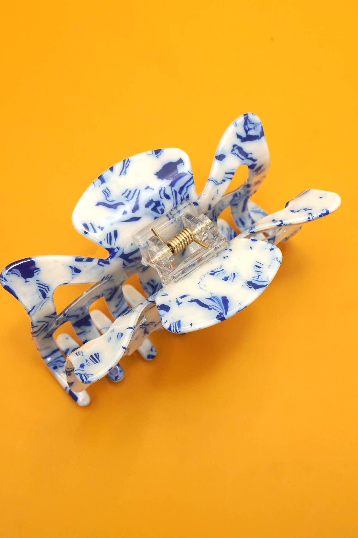 VINTAGE TOILE PATTERN PORCELAIN HAIR CLAW CLIPS | 40H915