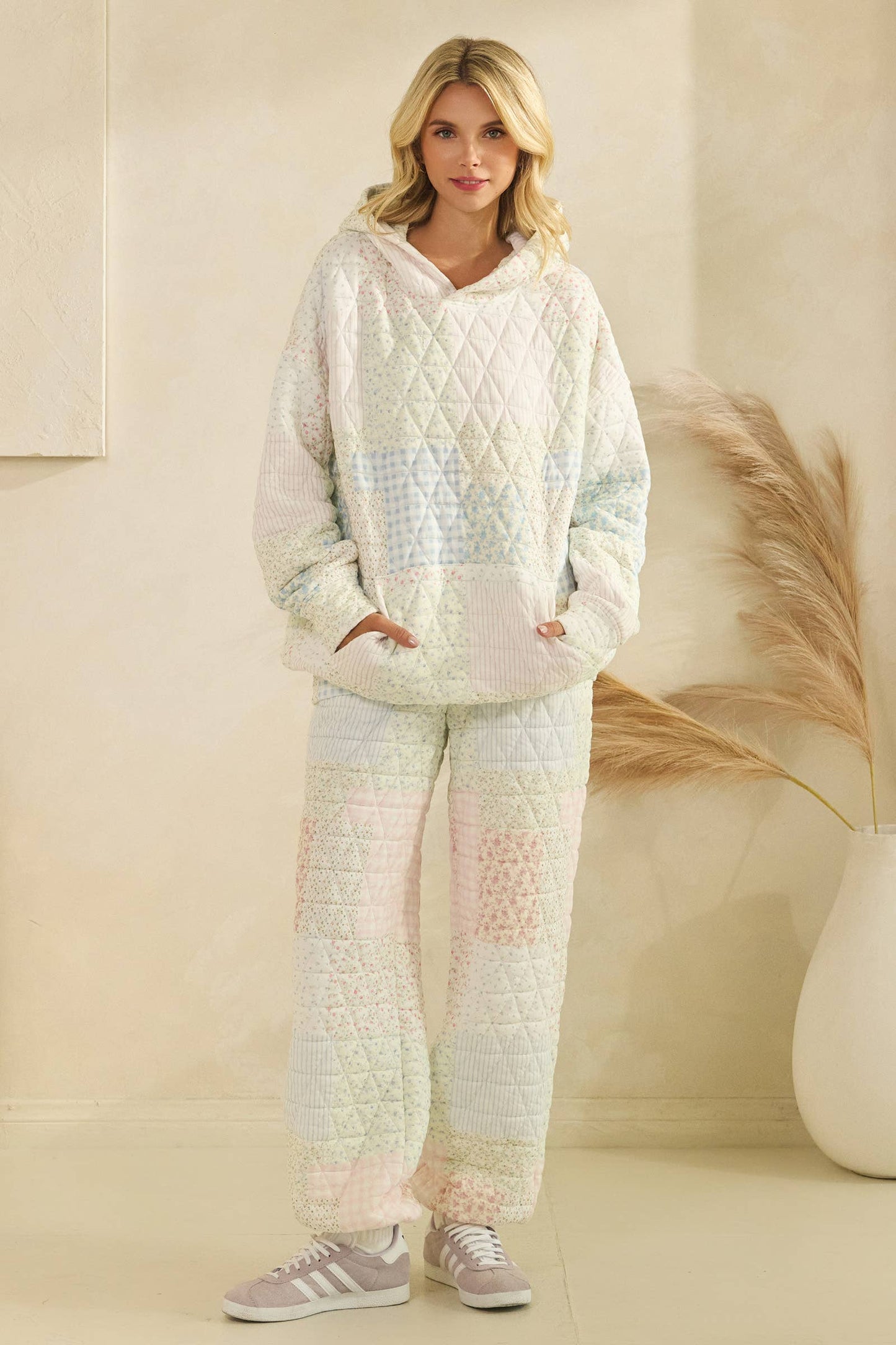 Floral textured lounge pants: Pastel combo / M