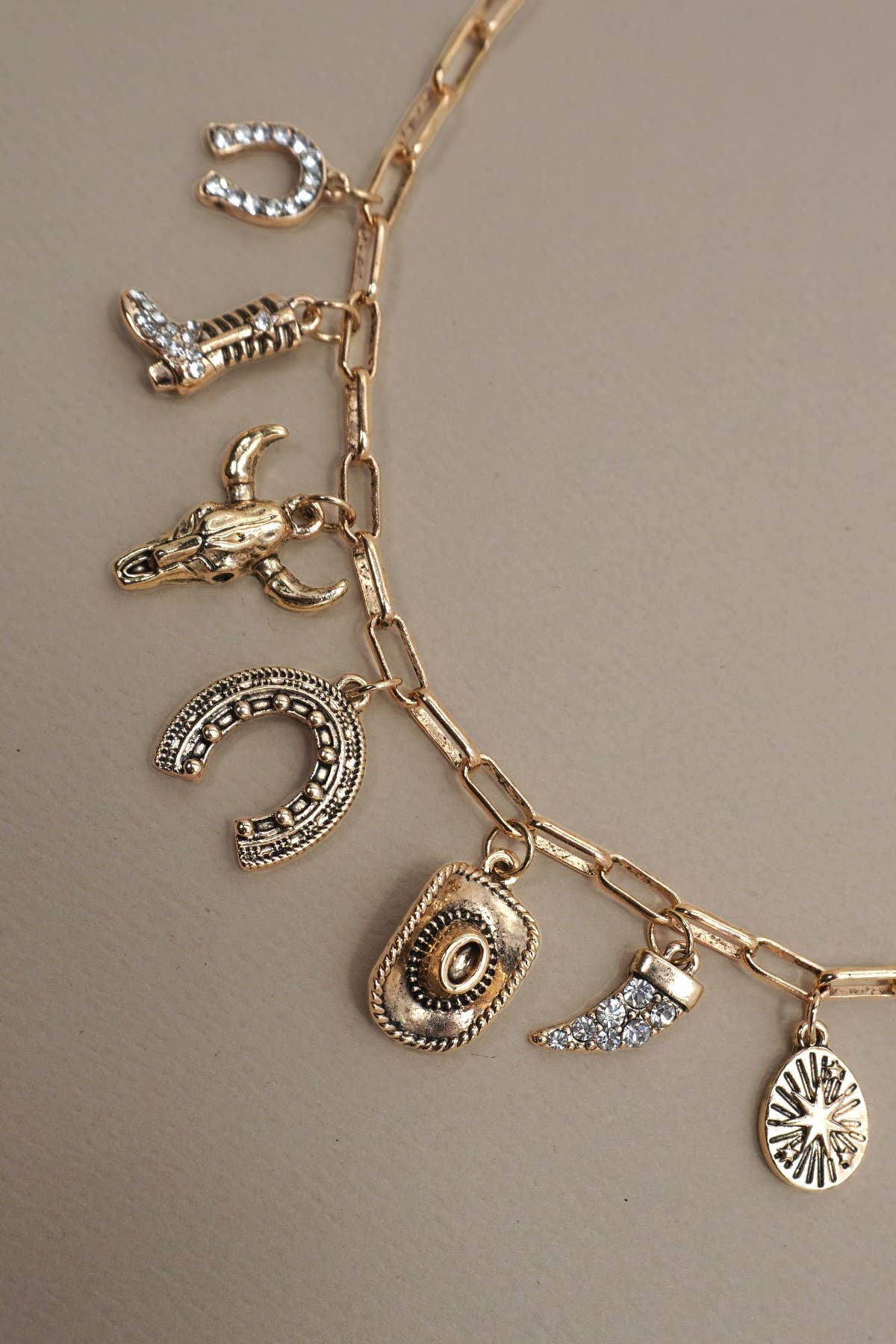 CHARM NECKLACE-WESTERN HAT HORSESHOE BOOT | 80N91404