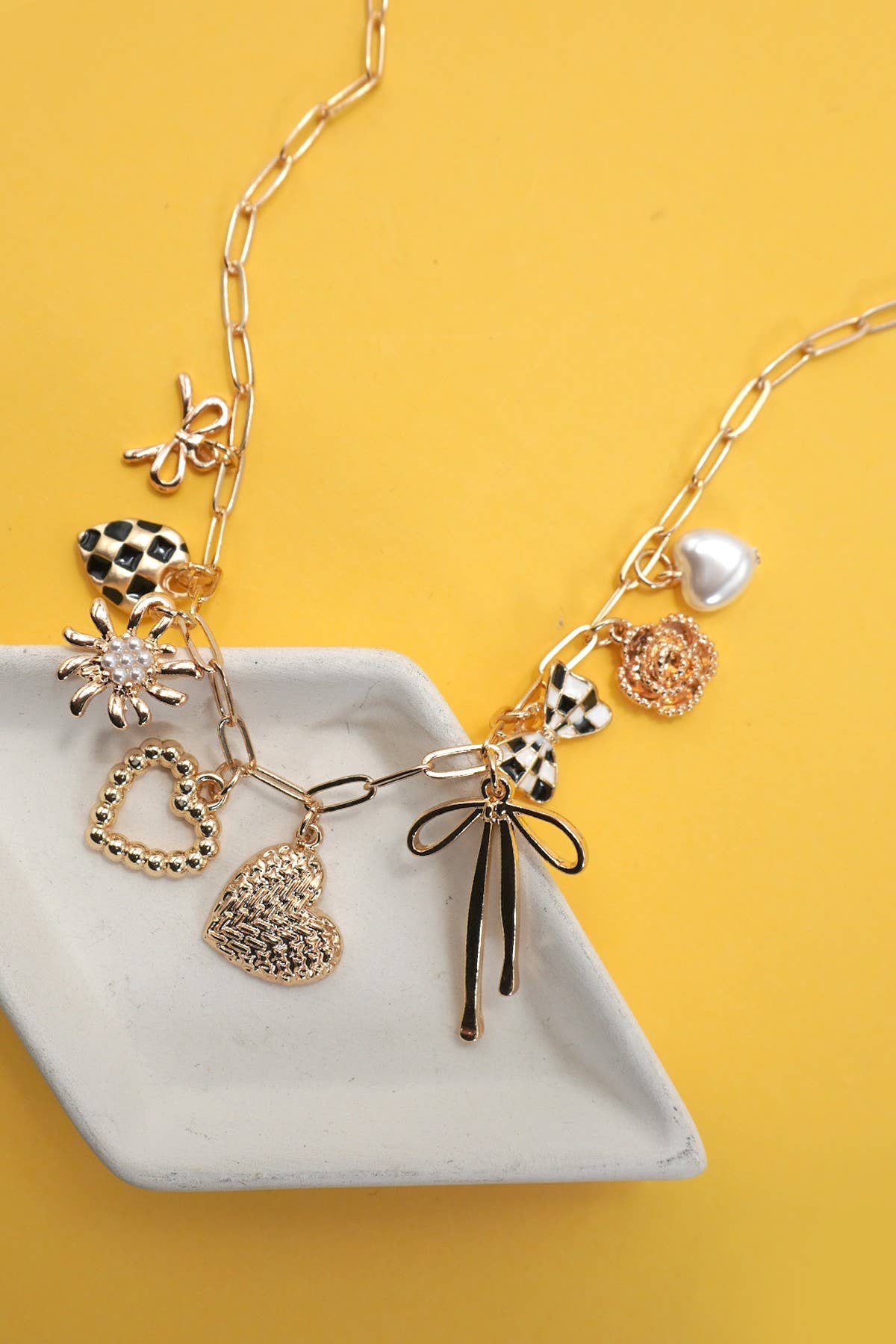 CHARM NECKLACE-BOW CHECKER HEART FLORAL | 80N91685