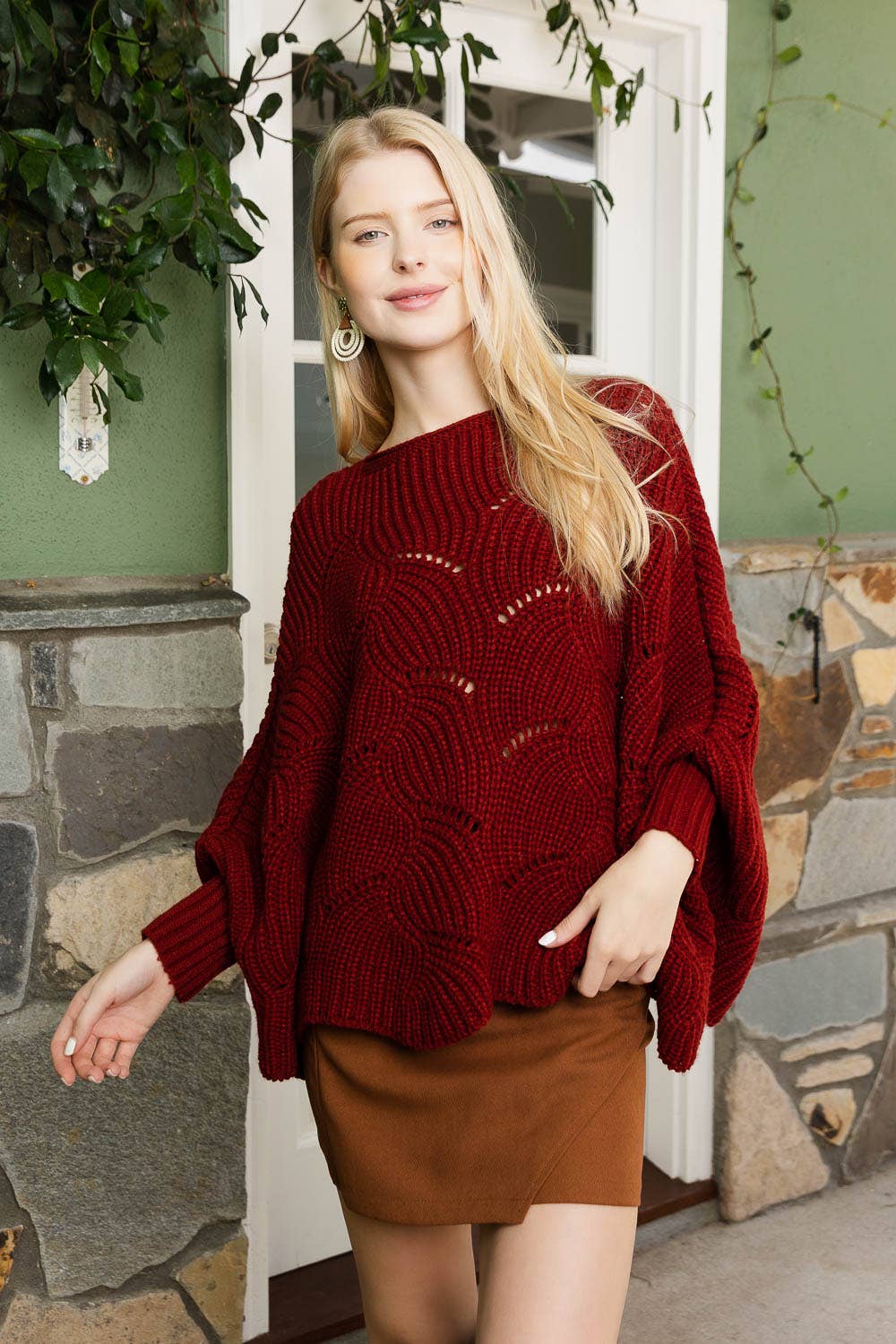 Ribbed Knit Pattern Poncho w/ Sleeves: Burgundy