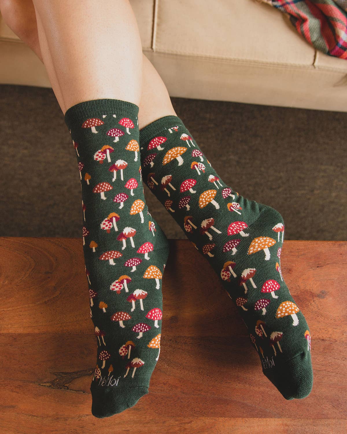 Mushroom Field Bamboo Blend Crew Sock: Rosin / 9-11