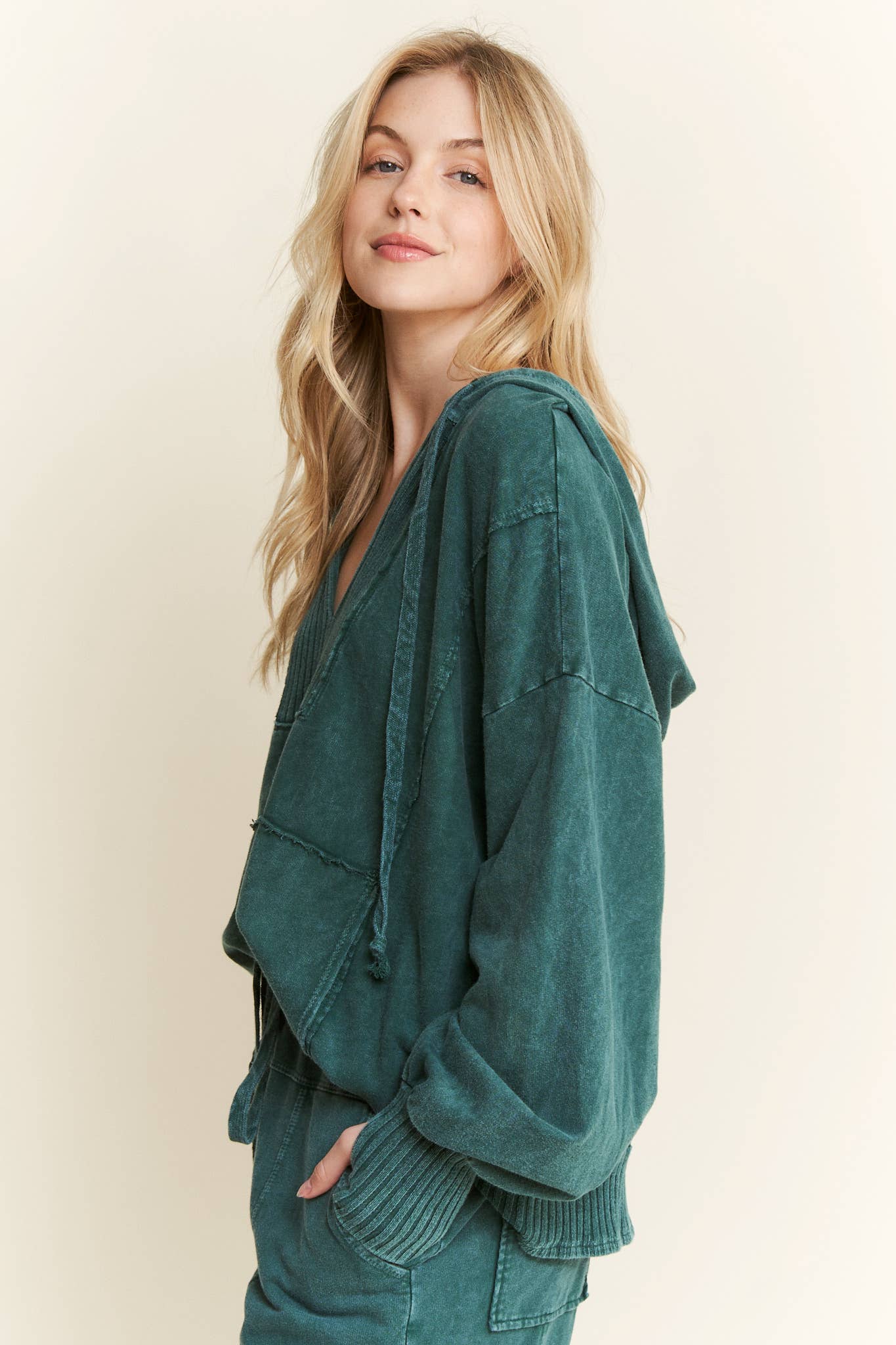 MineralWash Vneck Hoodie Sweatshirt with Thumbholes HT5958: Olive / S-M-L / 2-2-2