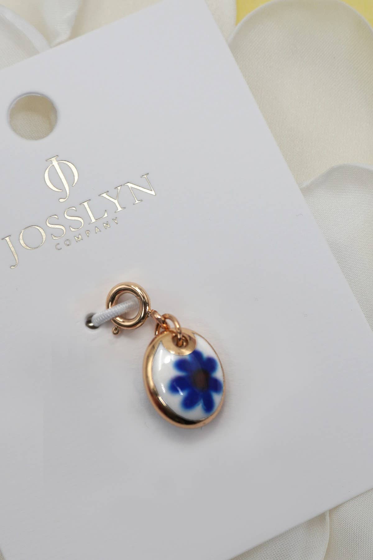 CHARM-PORCELAIN BOW CHERRY WITH SPRING RING CLASP | 80CM1101