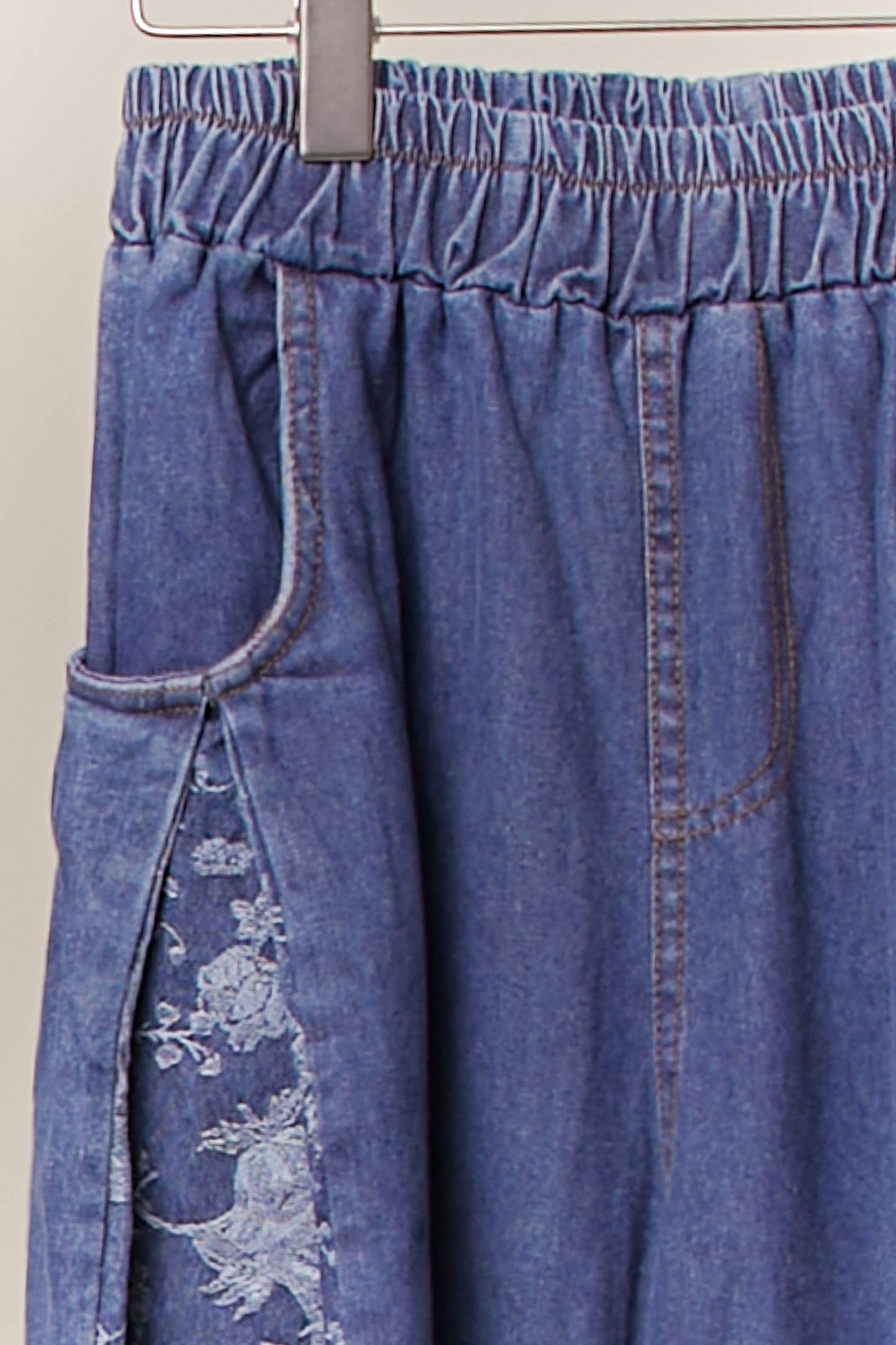 Side Floral Wide-Leg Jeans Pants: Denim / L