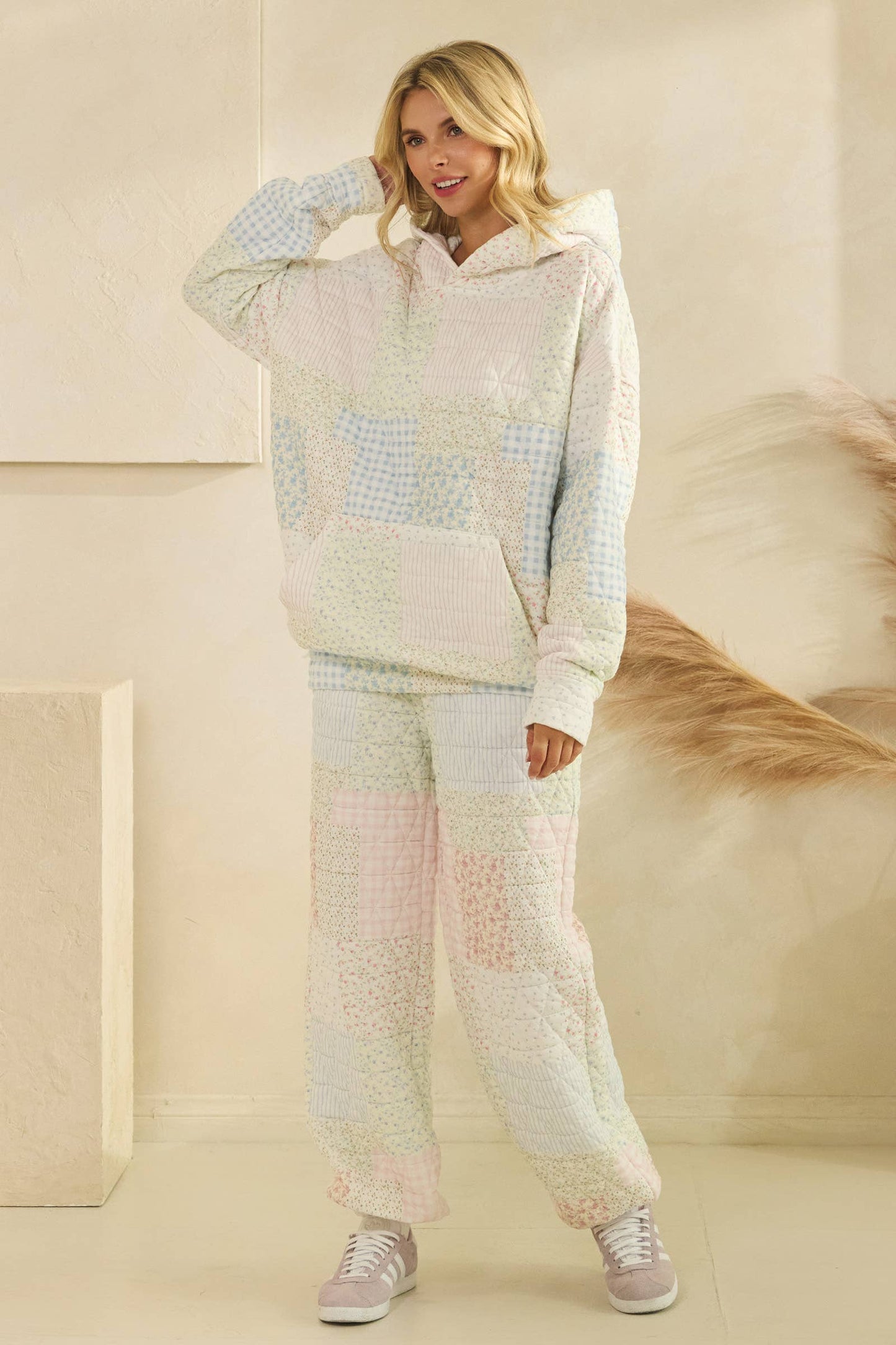 Floral textured lounge pants: Pastel combo / L