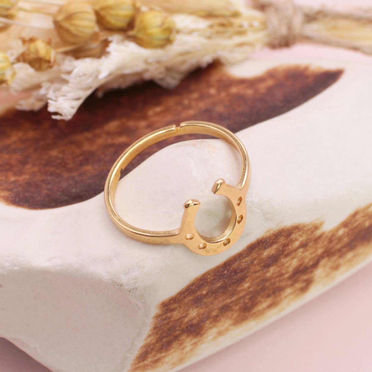 Cowgirl Classic Gold Horseshoe Ring