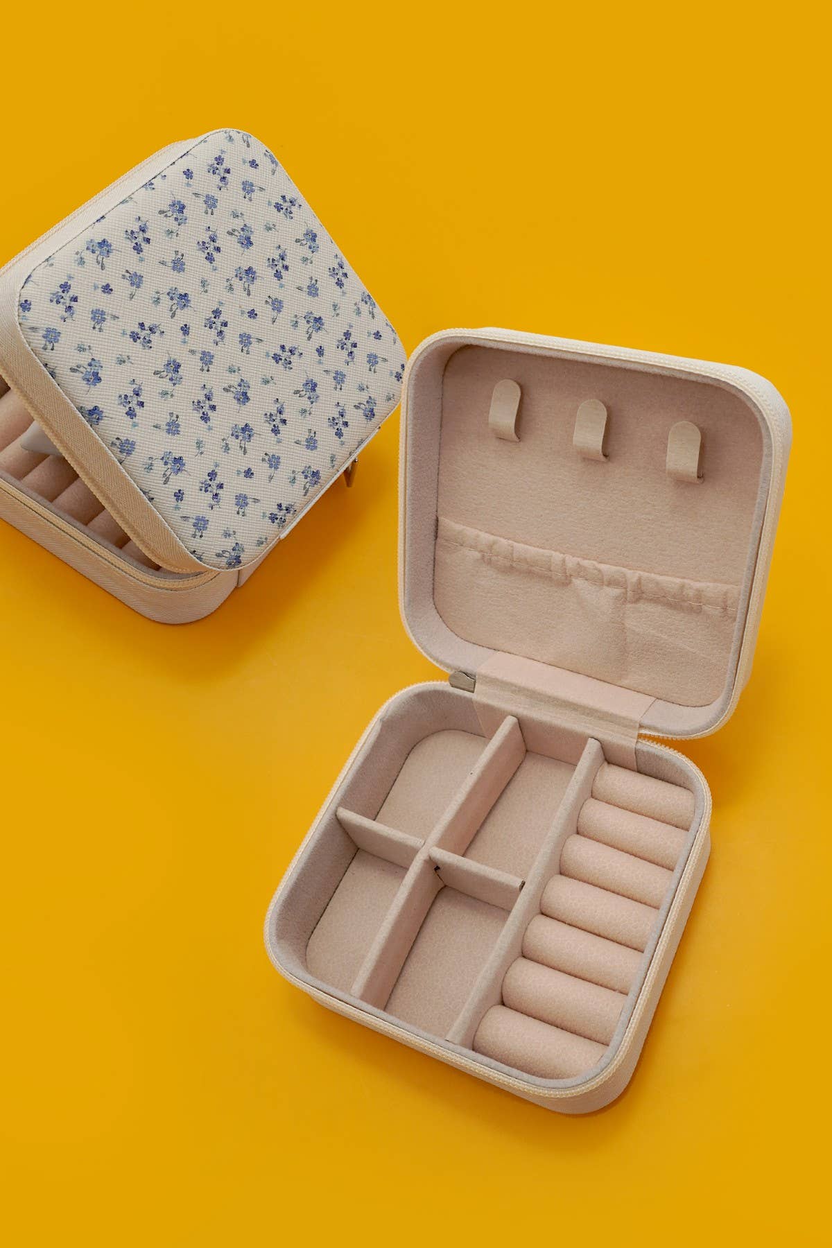 DESIGNED JEWELRY ORGANIZER TRAVEL BOX CASE | 40P566: FLOWER C OFF WHITE