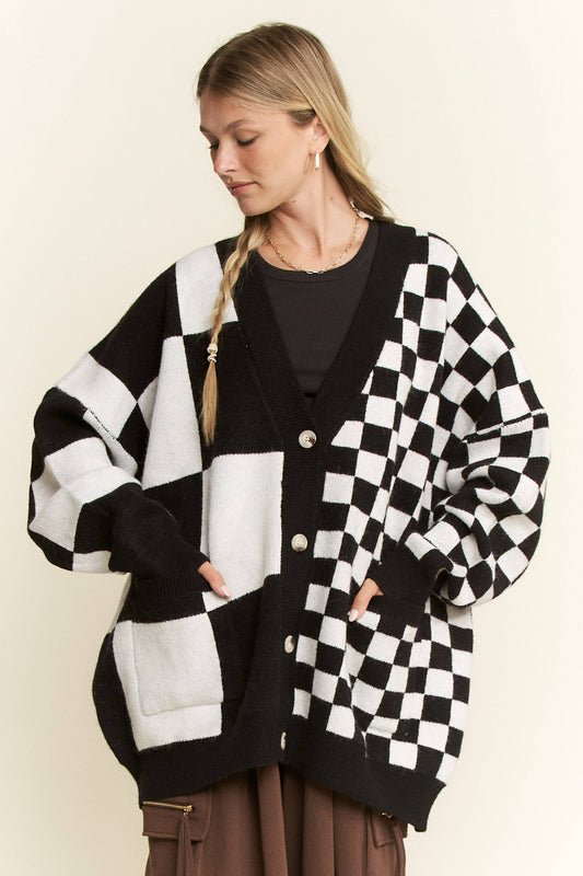 BUTTON DOWN LONG SLEEVE CHECKERED OVERSIZED CARDIGAN: BLACK/WHITE / L/XL