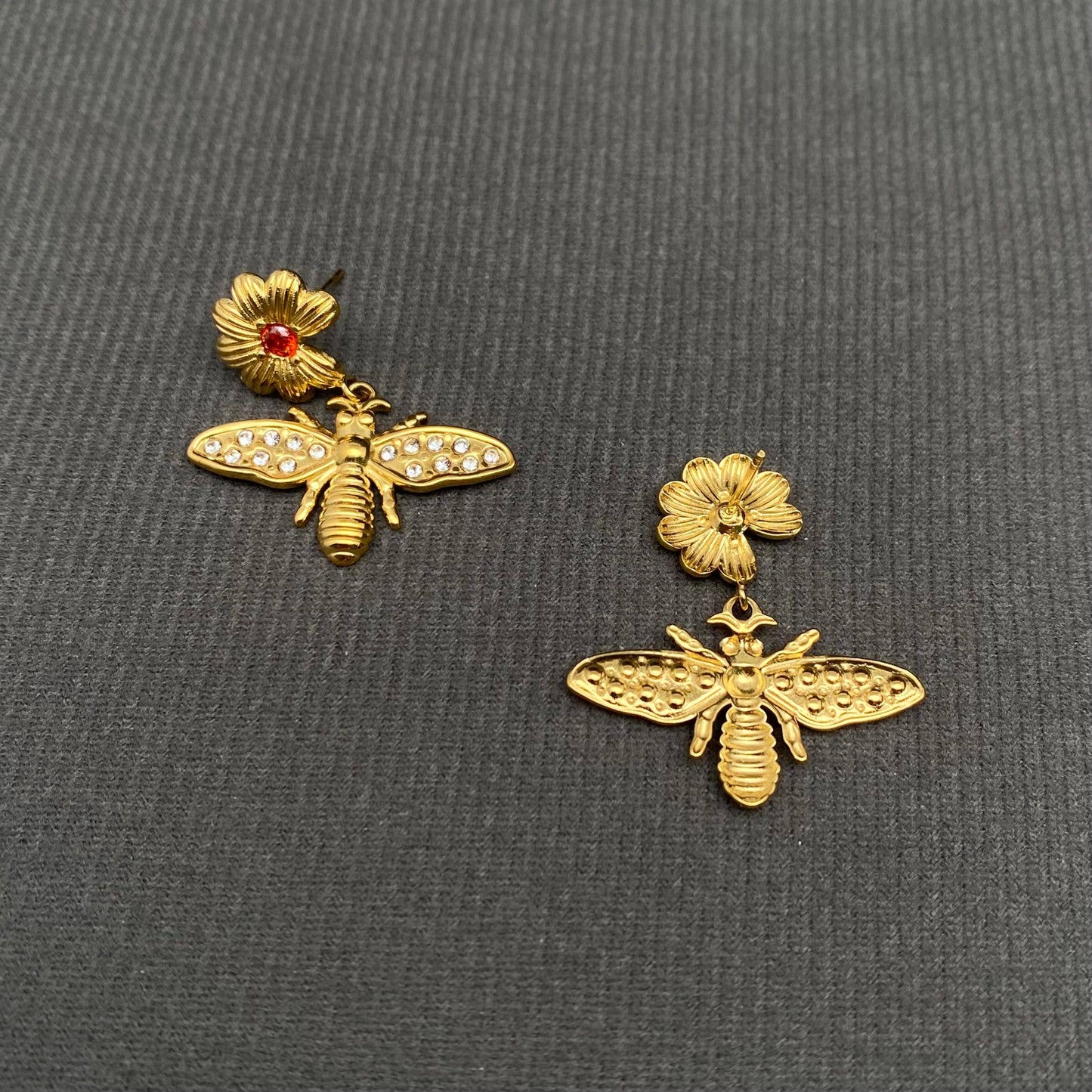 M29. Bee 18K Gold Plated Flower Post Earrings