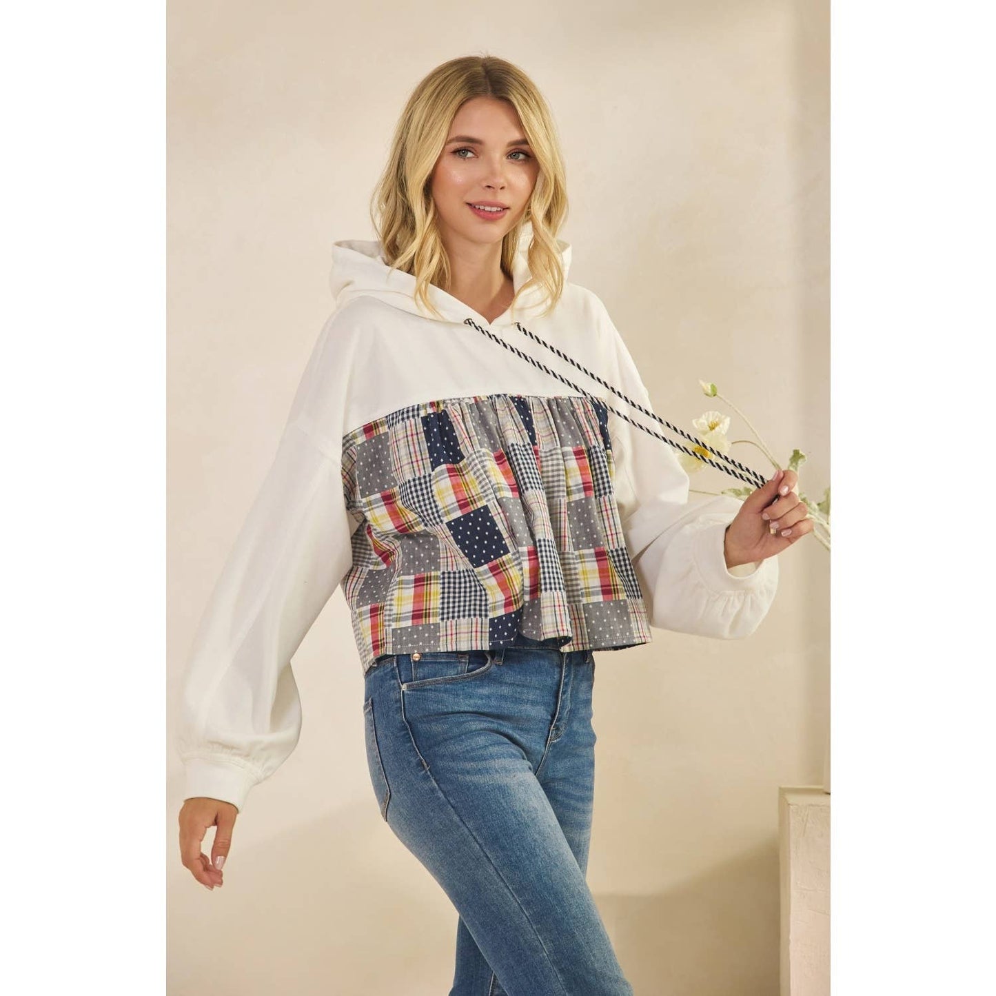 Contrast Cropped Hoodie: White / L