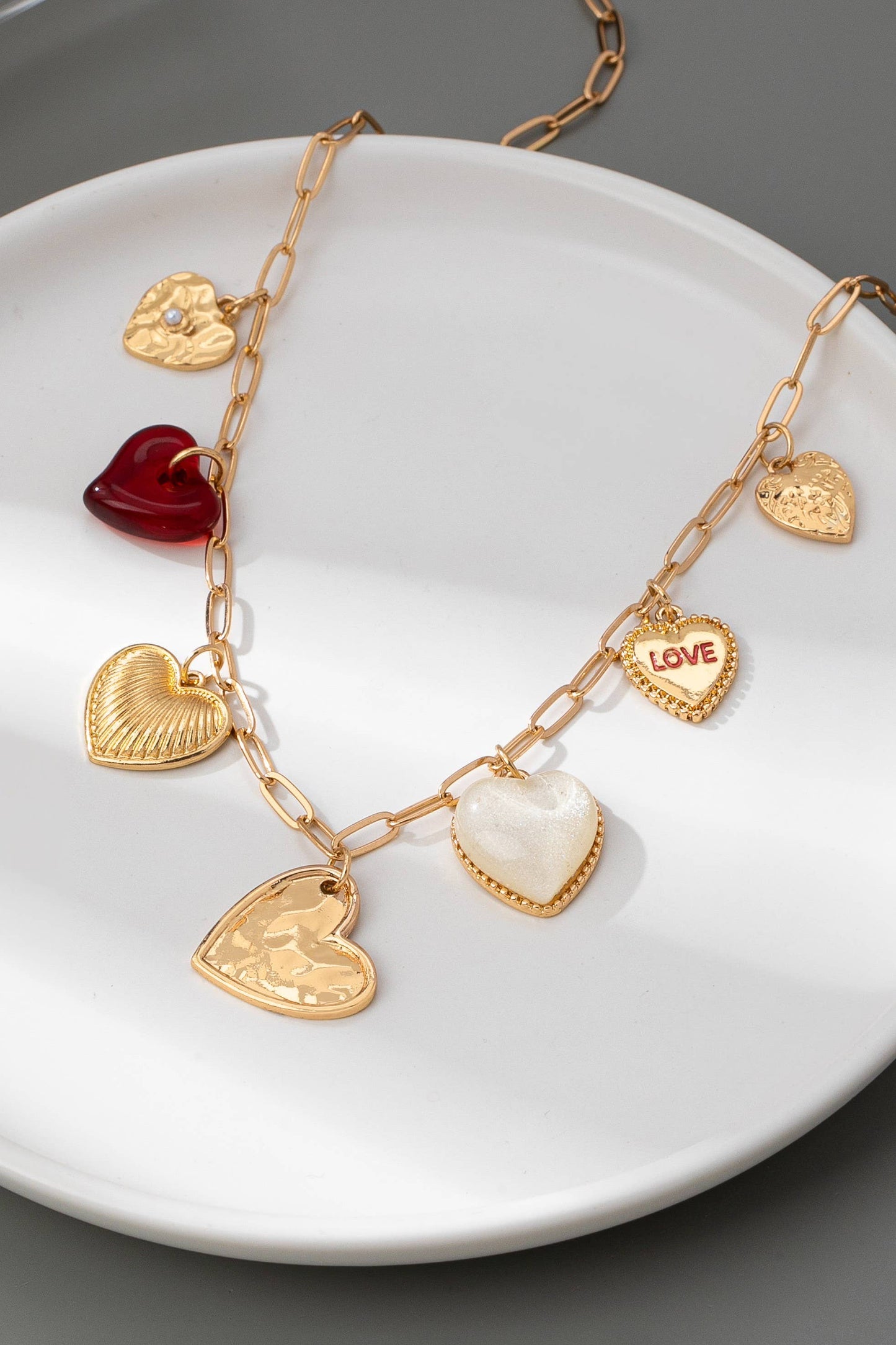 J41. CHARM NECKLACE HEARTS LOVE CHARMS