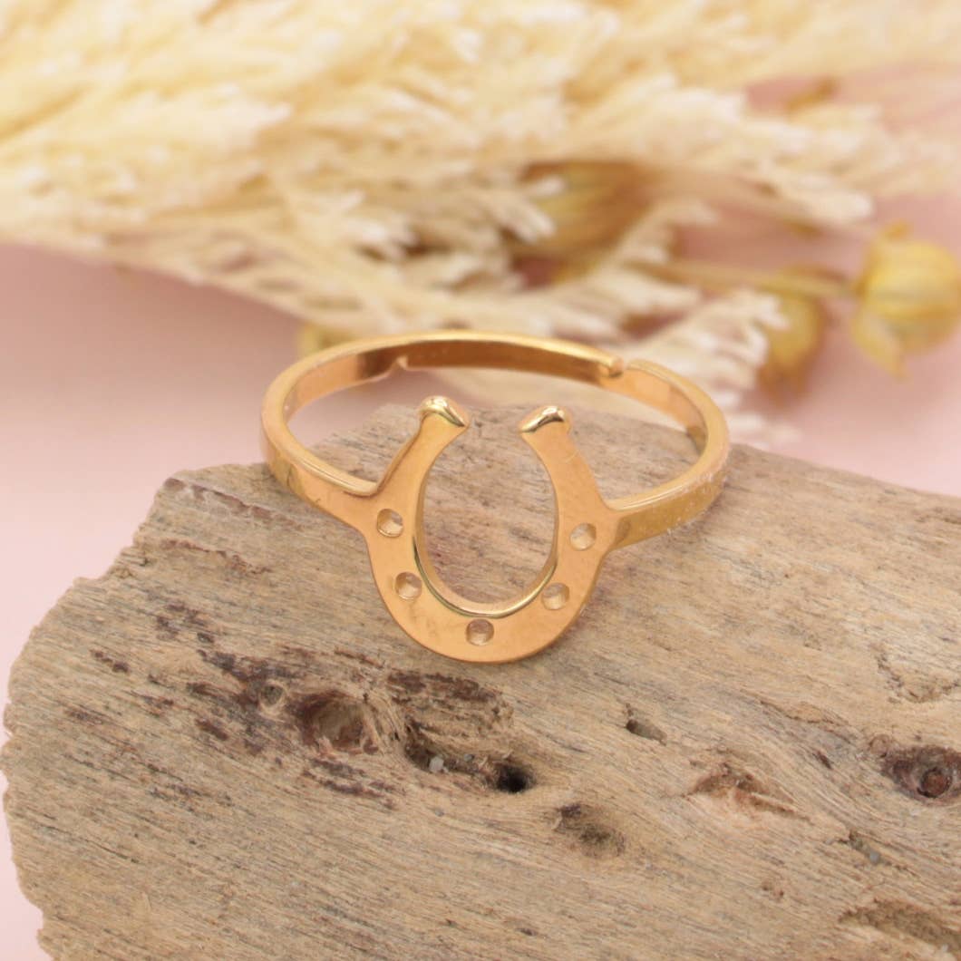 Cowgirl Classic Gold Horseshoe Ring