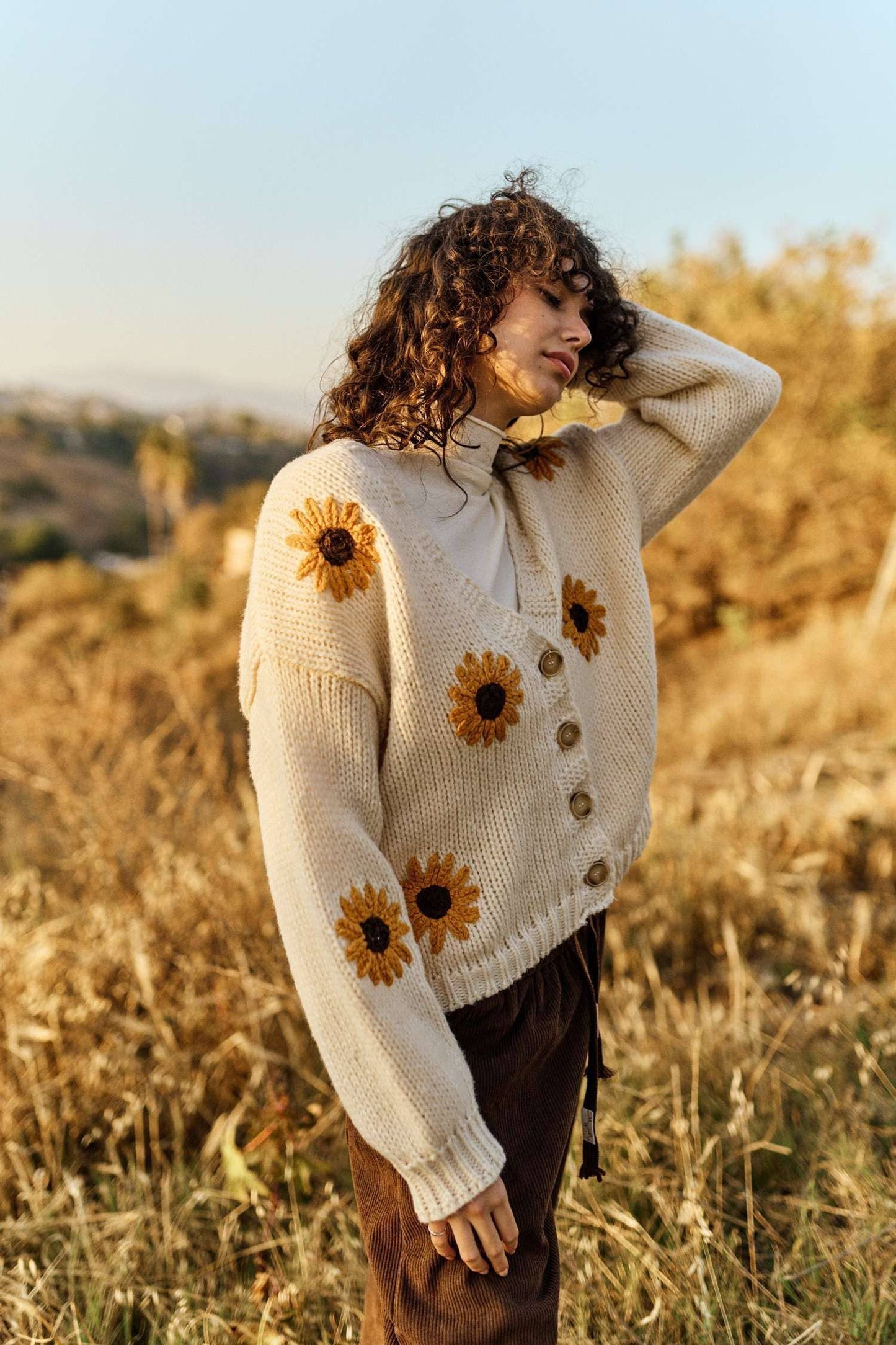 Sunflower Embroidered V Neck Cardigan: Cream / S