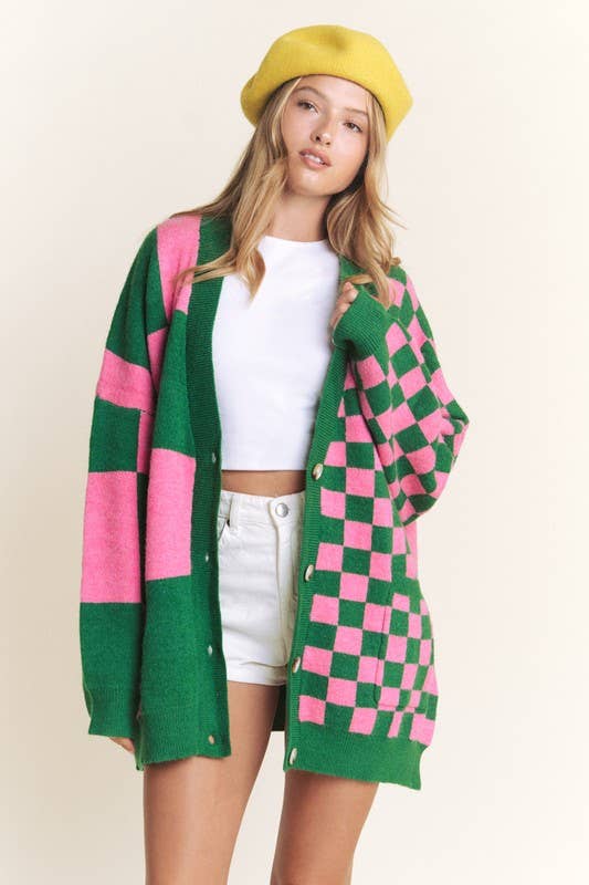BUTTON DOWN LONG SLEEVE CHECKERED OVERSIZED CARDIGAN: BLACK/WHITE / S/M