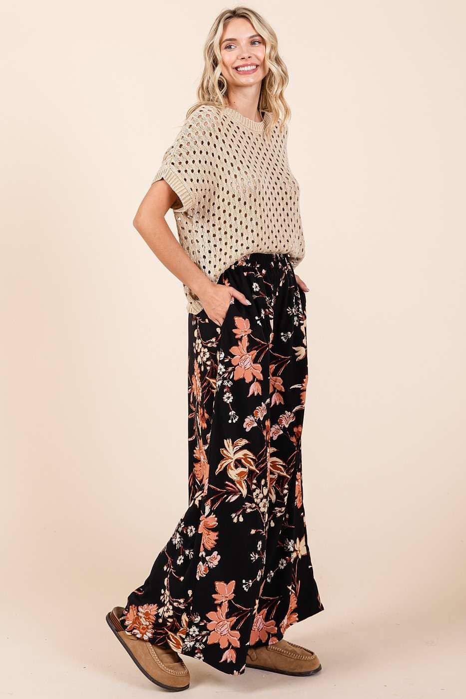FLOWER PRINT ELASTIC WAIST MID RISE WIDE LEG PANTS