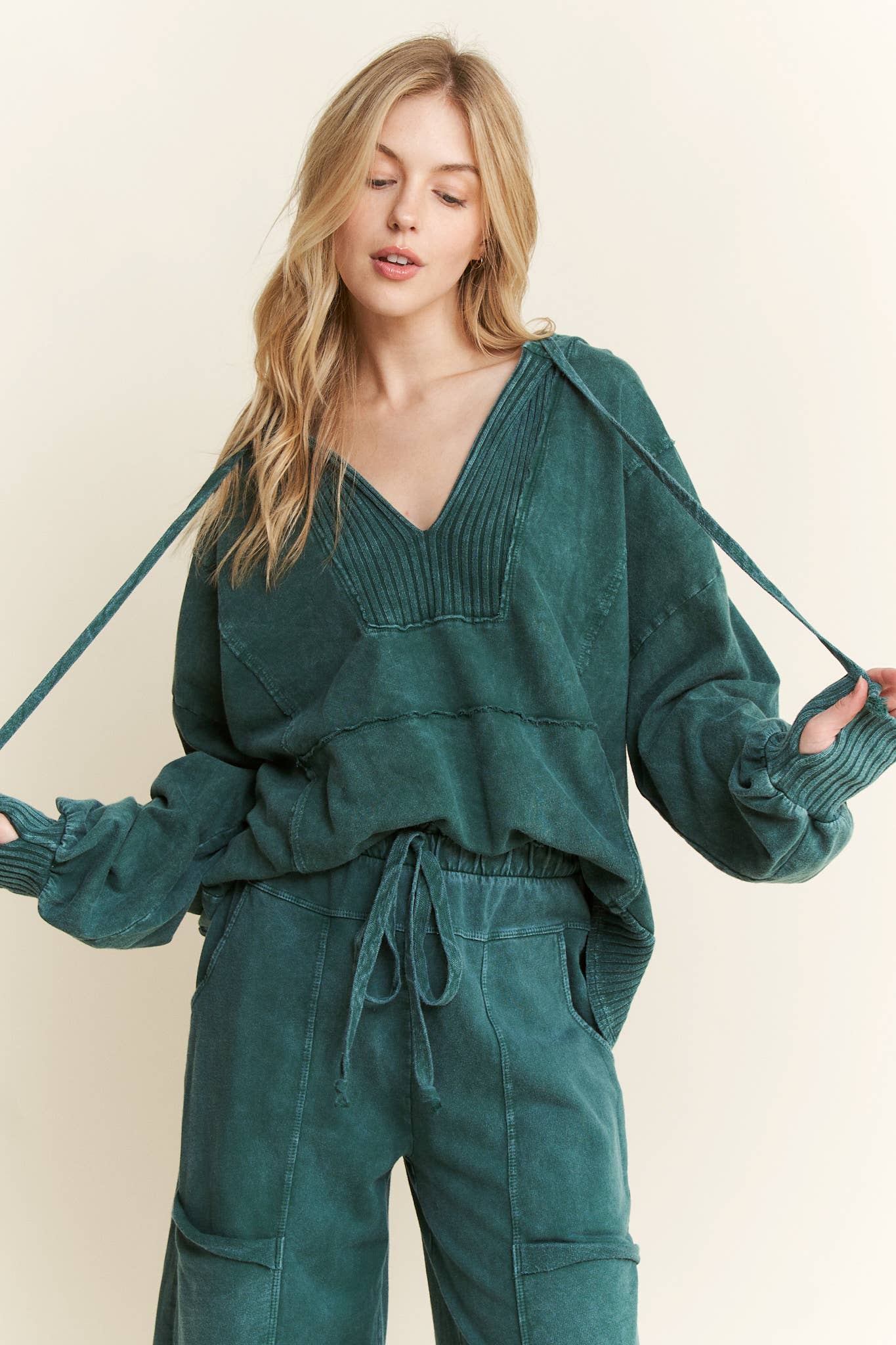MineralWash Vneck Hoodie Sweatshirt with Thumbholes HT5958: Olive / S-M-L / 2-2-2