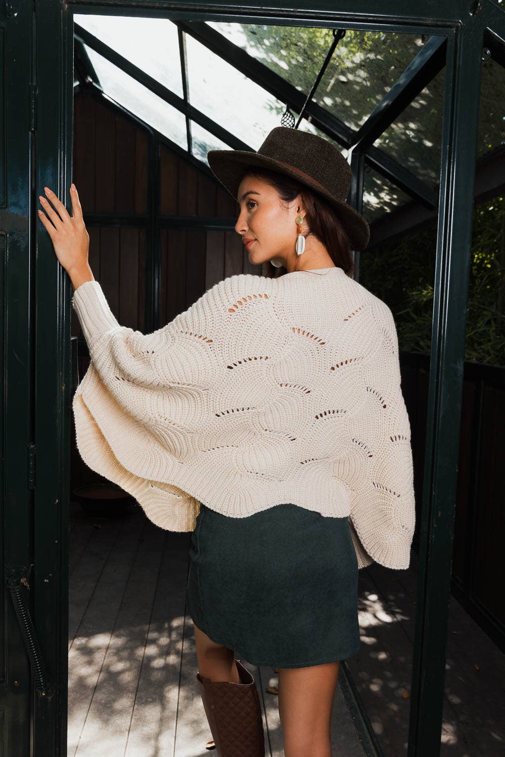 Ribbed Knit Pattern Poncho w/ Sleeves: Burgundy