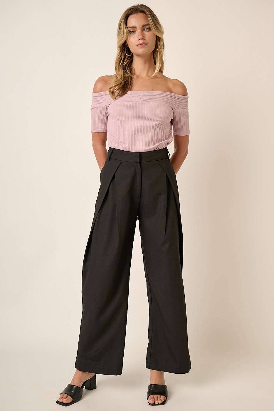 M70590 - DEEP PLEATED HIGH WAISTED WIDE LEG PANTS