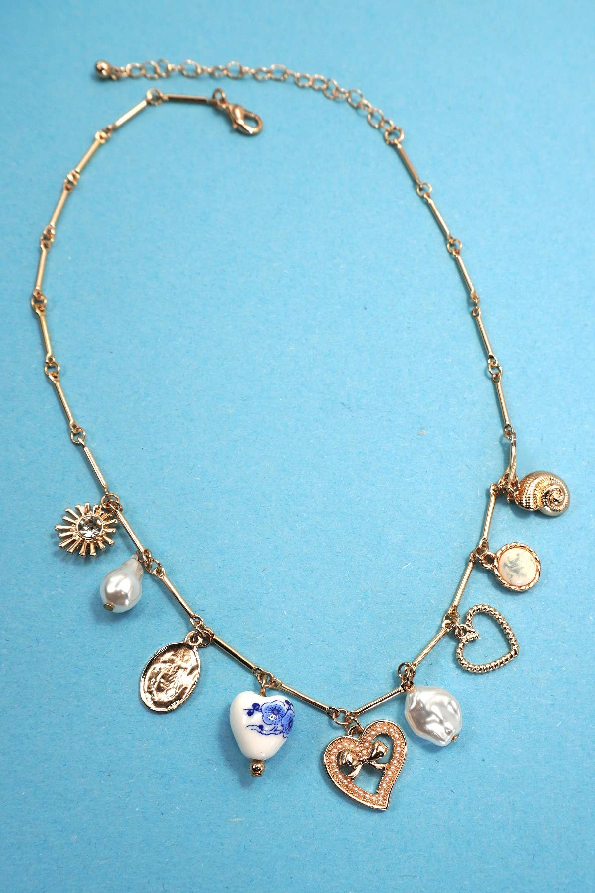 J31. CHARM NECKLACE CERAMIC PORCELAIN HEART PEARL