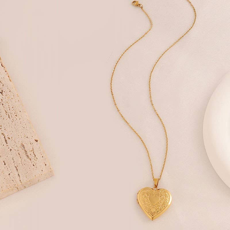 J25. 18K STAINLESS STEEL TARNISH FREE LOCKET NECKLACE | 40NK410: Silver