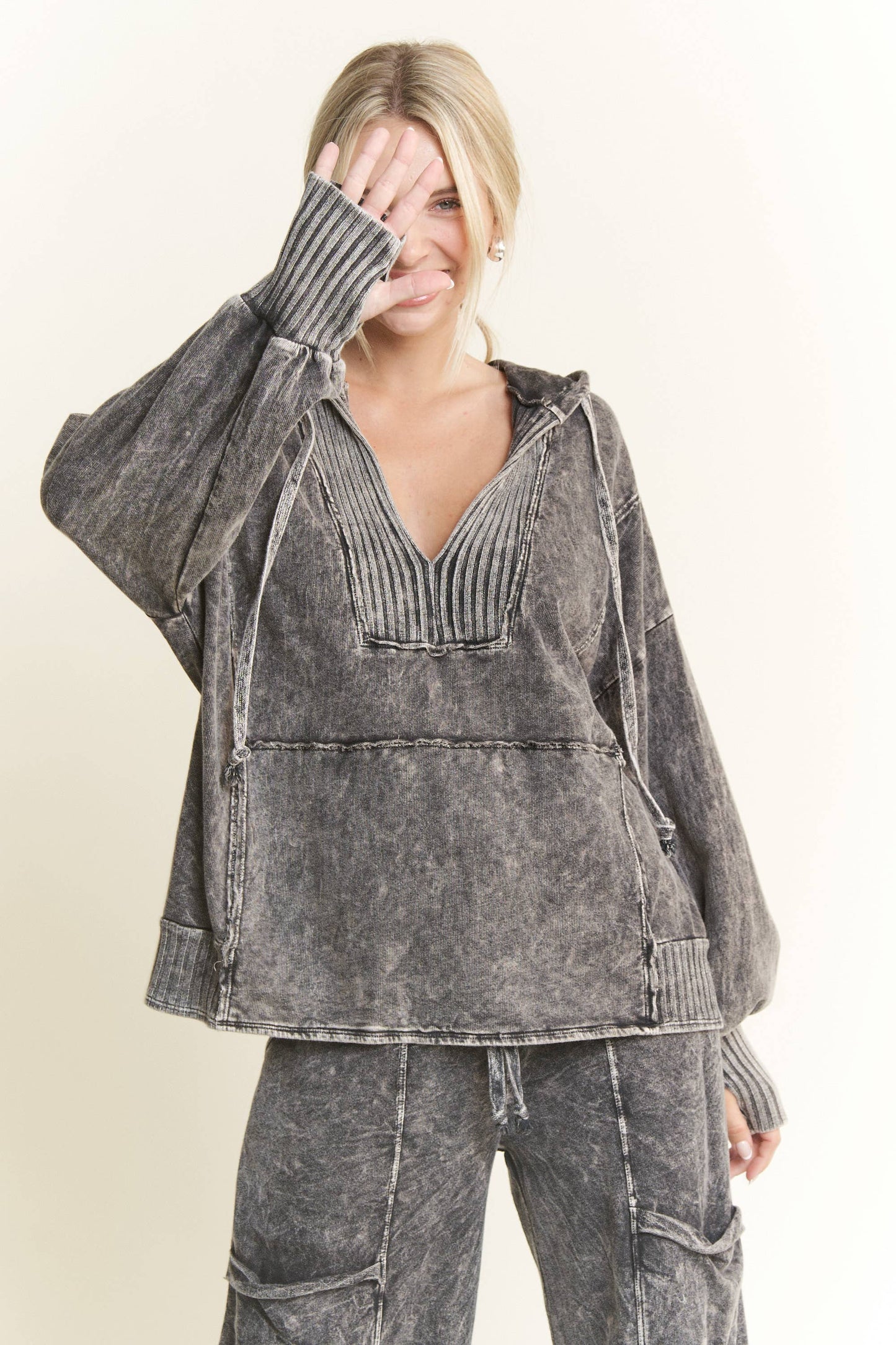 MineralWash Vneck Hoodie Sweatshirt with Thumbholes HT5958: Olive / S-M-L / 2-2-2