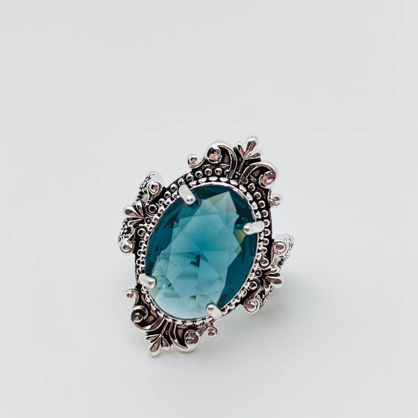 M36. Sea Blue Goose Egg Shaped Glass Ring