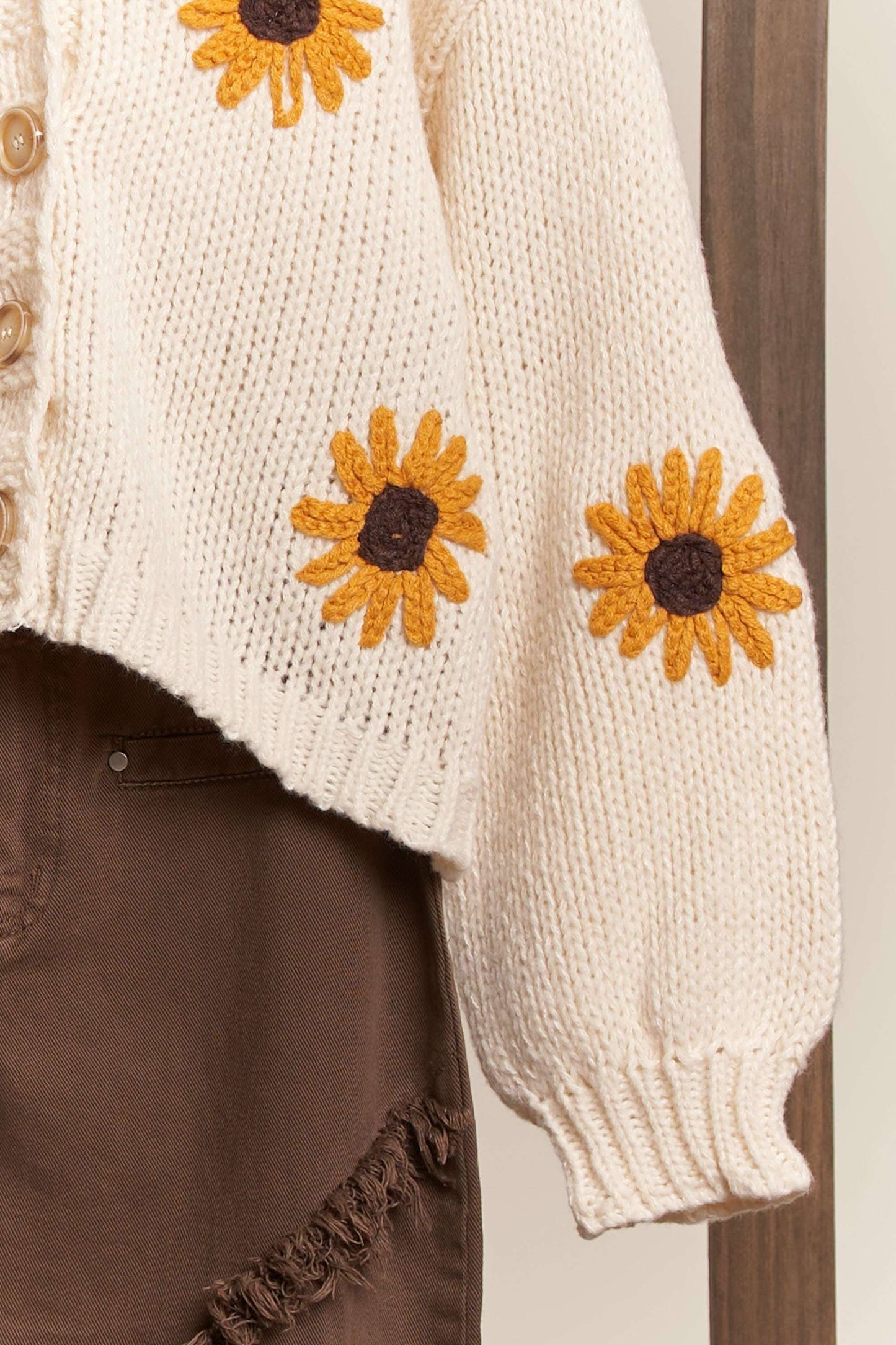 Sunflower Embroidered V Neck Cardigan: Cream / L
