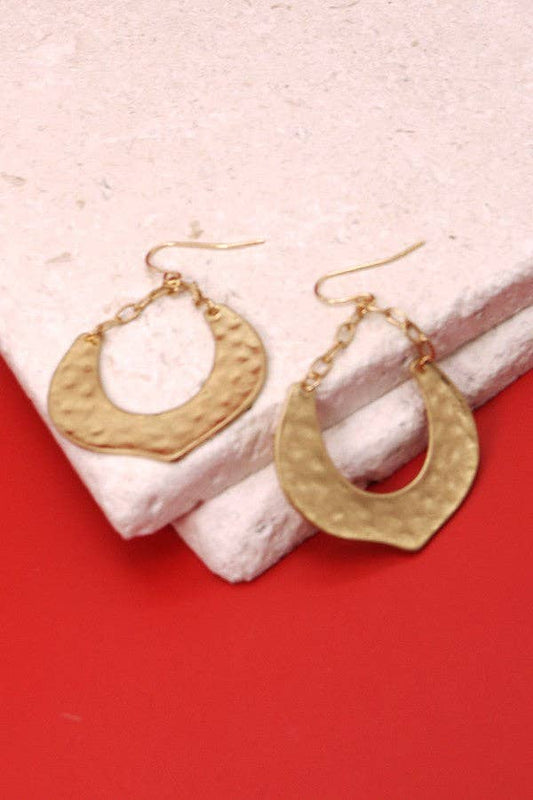 HAMMERED HORSESHOE DROP EARRING | 31E21566: GOLD
