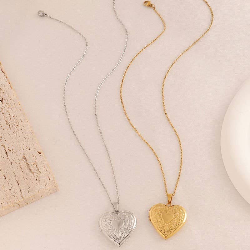 J25. 18K STAINLESS STEEL TARNISH FREE LOCKET NECKLACE | 40NK410: Silver
