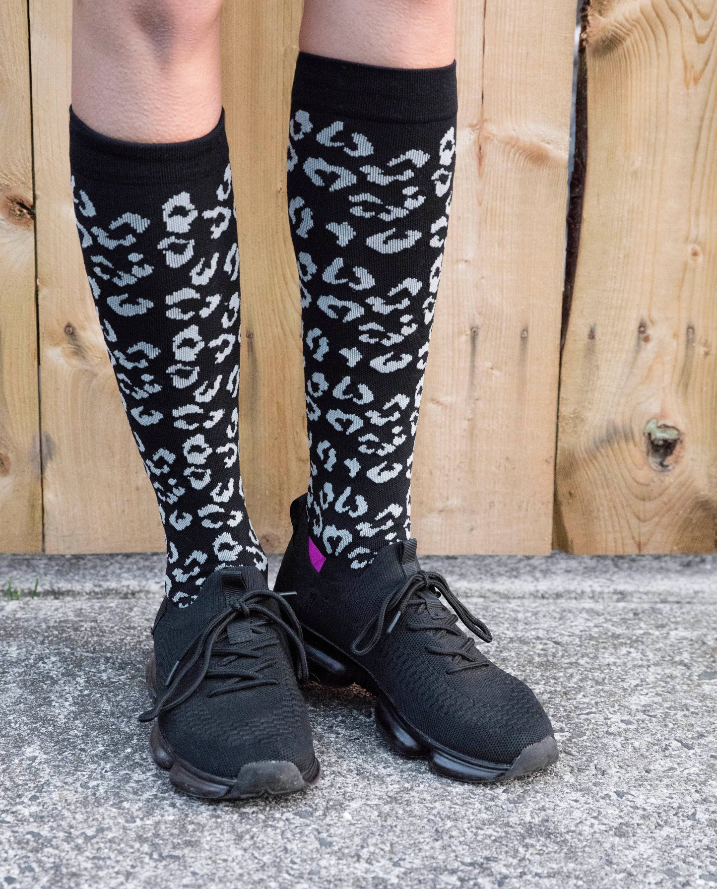 Women's Leopard Nylon 15-20mmHg Graduated Compression Socks: Black / 9-11