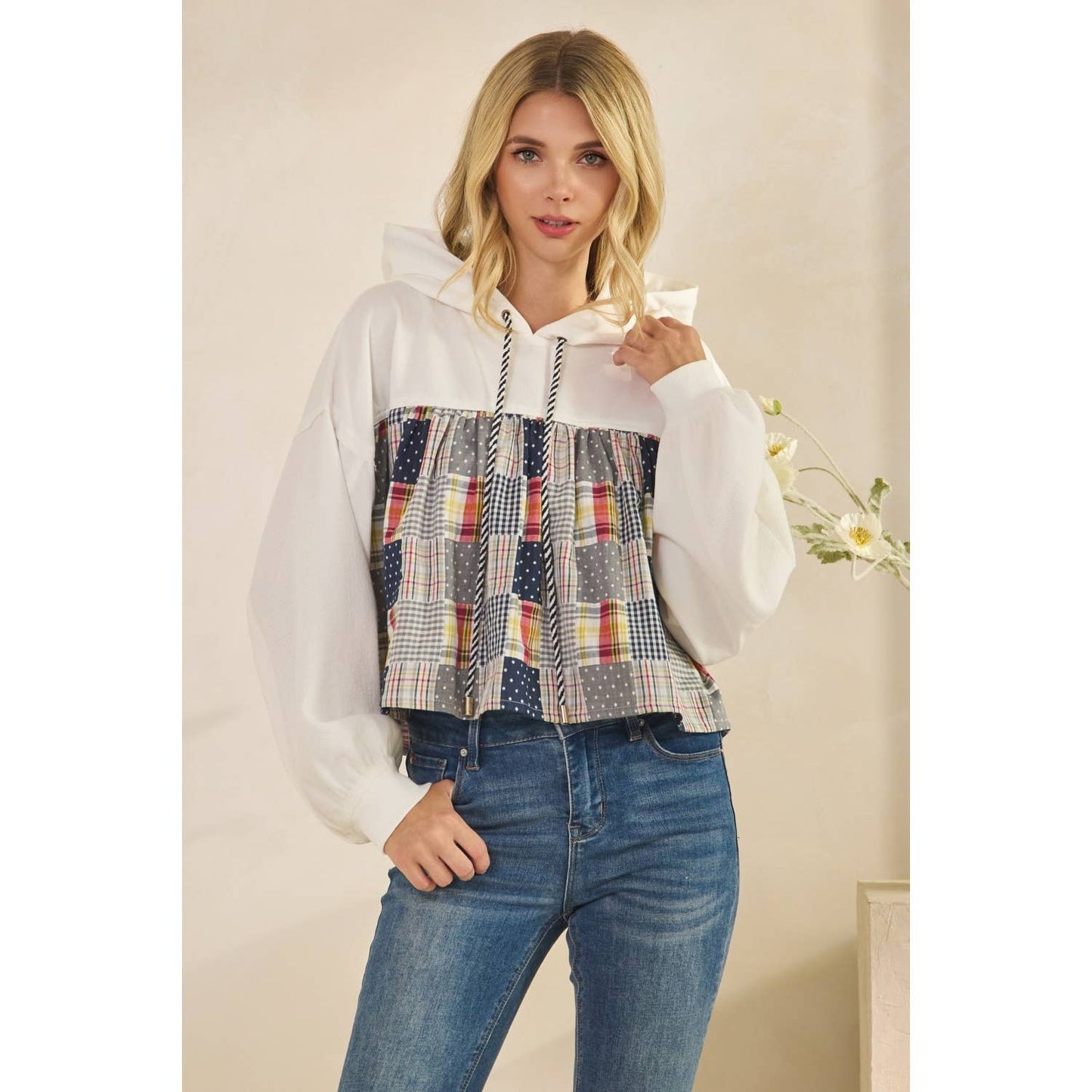 Contrast Cropped Hoodie: White / M