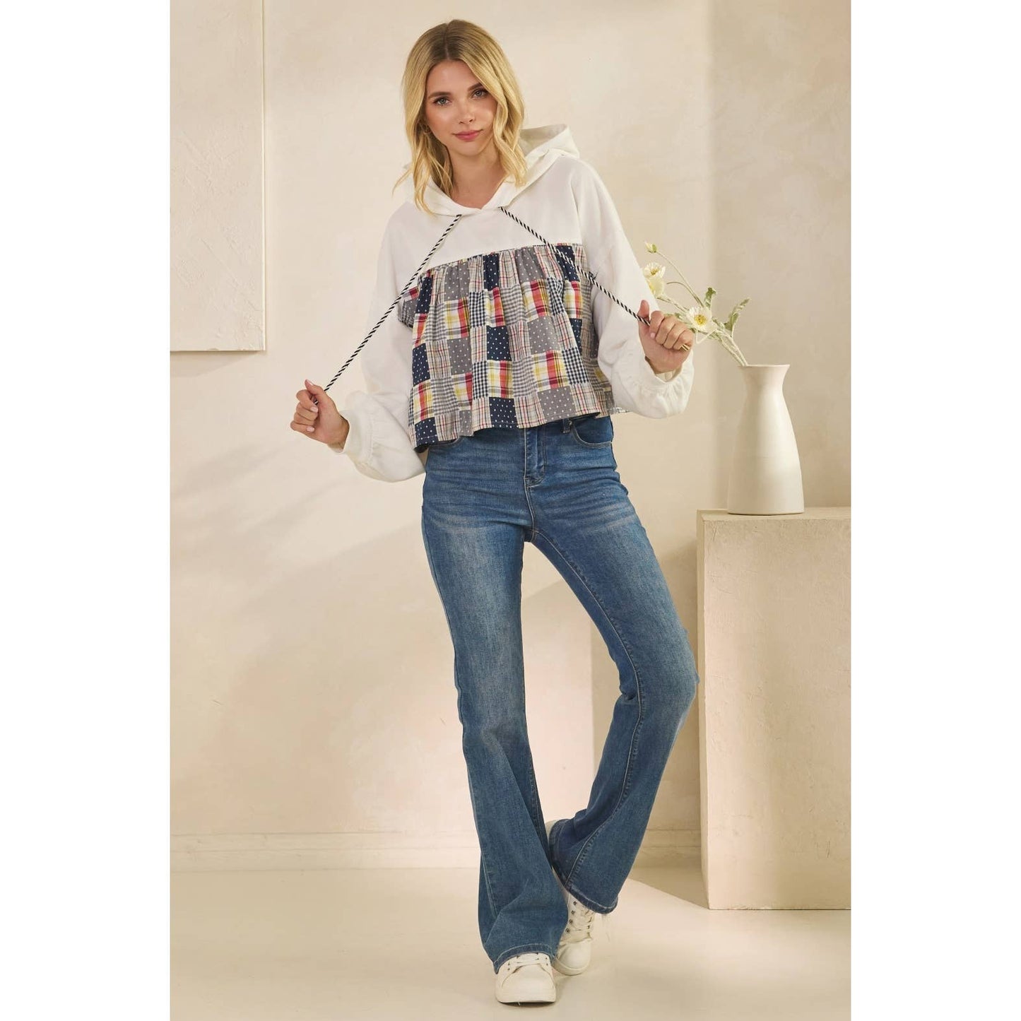 Contrast Cropped Hoodie: White / L