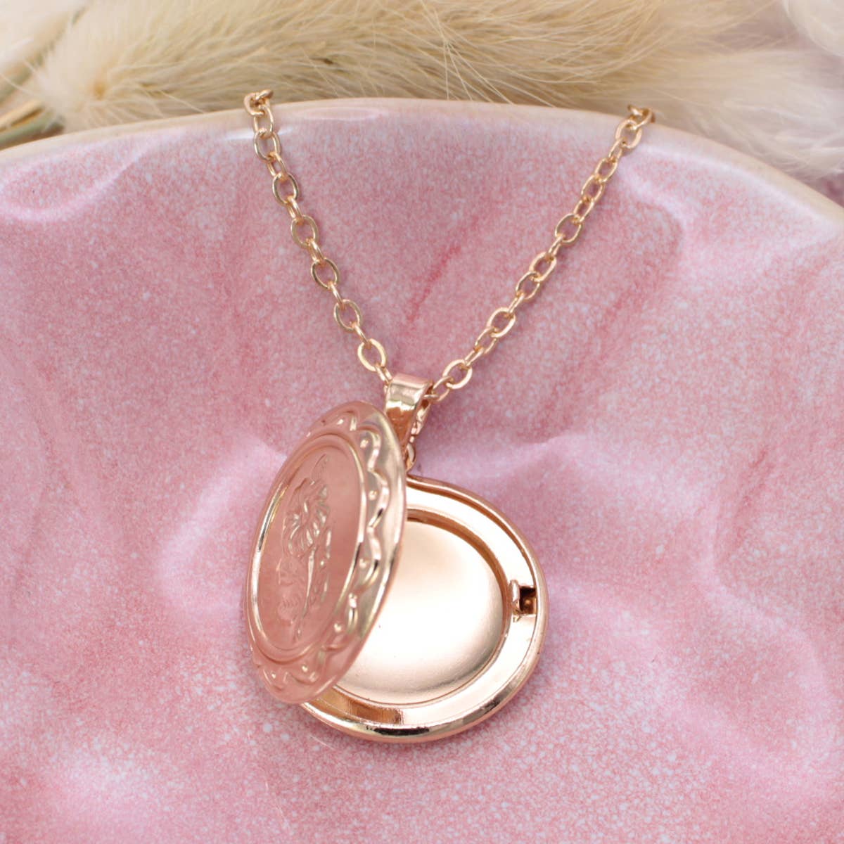 Vintage Memories Gold Flower Locket Necklace