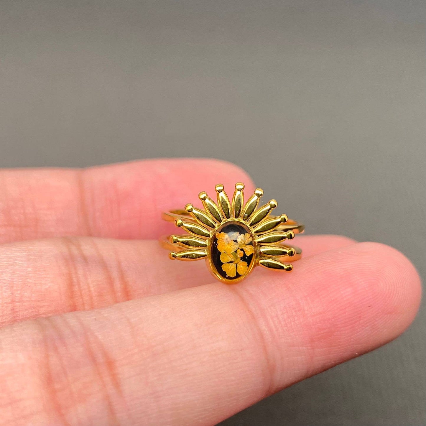 M32. Dried flowers 18K Golden Adjustable Floral Ring
