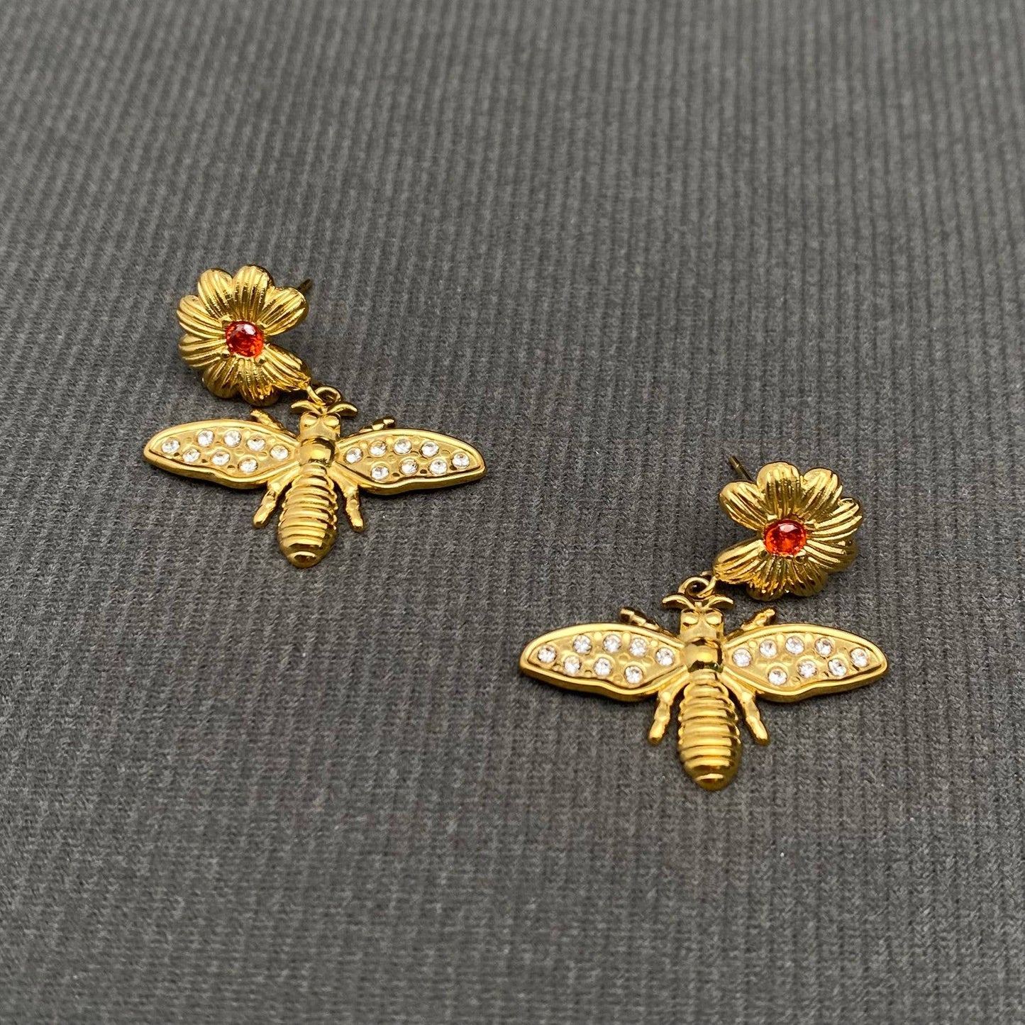 M29. Bee 18K Gold Plated Flower Post Earrings