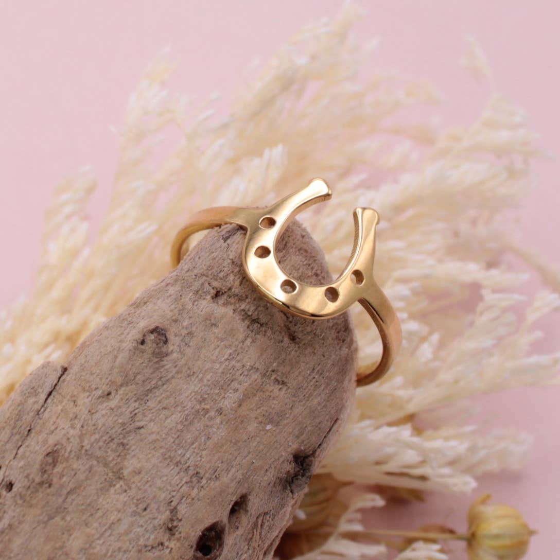 Cowgirl Classic Gold Horseshoe Ring