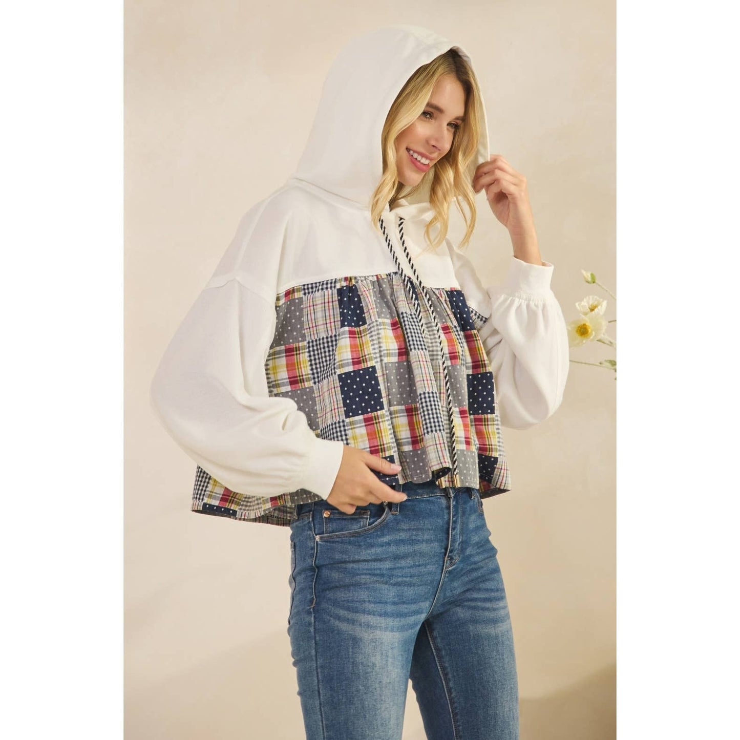 Contrast Cropped Hoodie: White / M