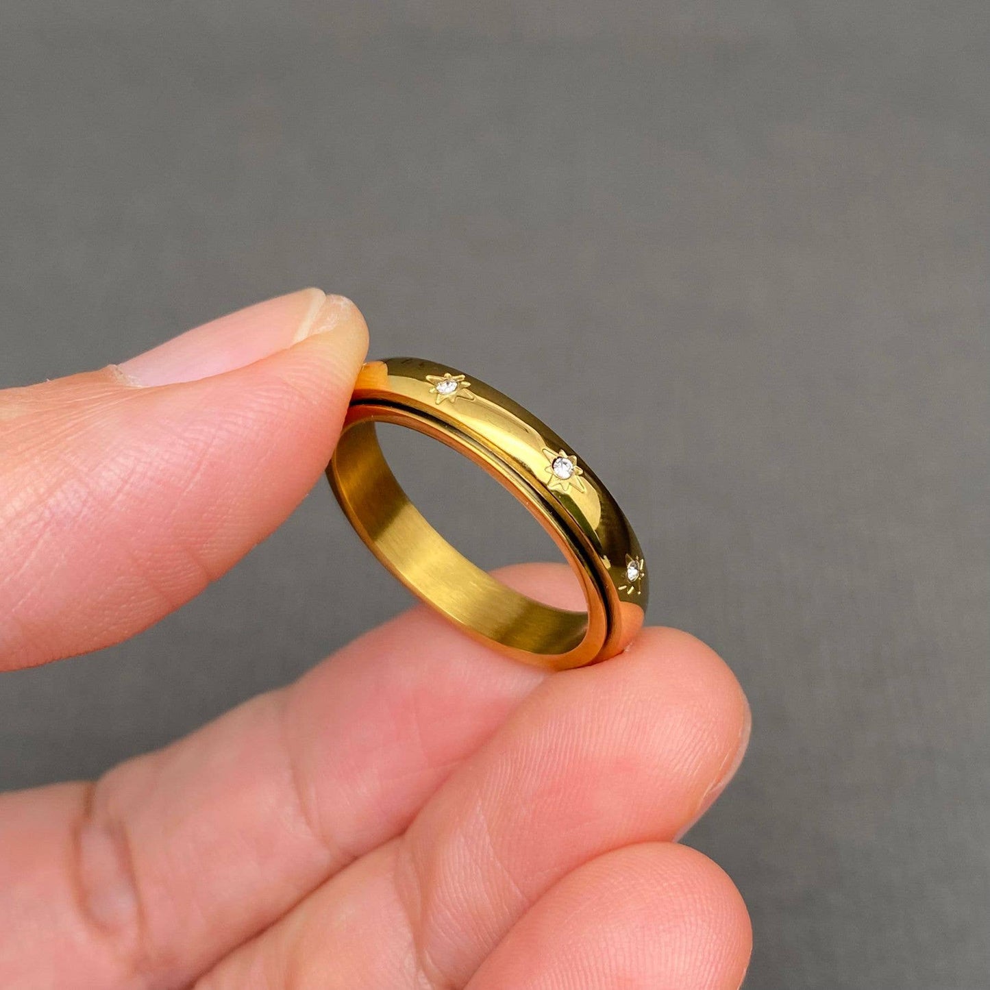 M35. Zircon Inlaid Star Rotatable 18K Gold Plated SS Ring