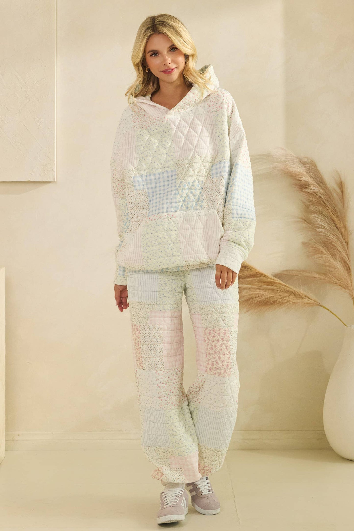 Floral textured lounge pants: Pastel combo / L