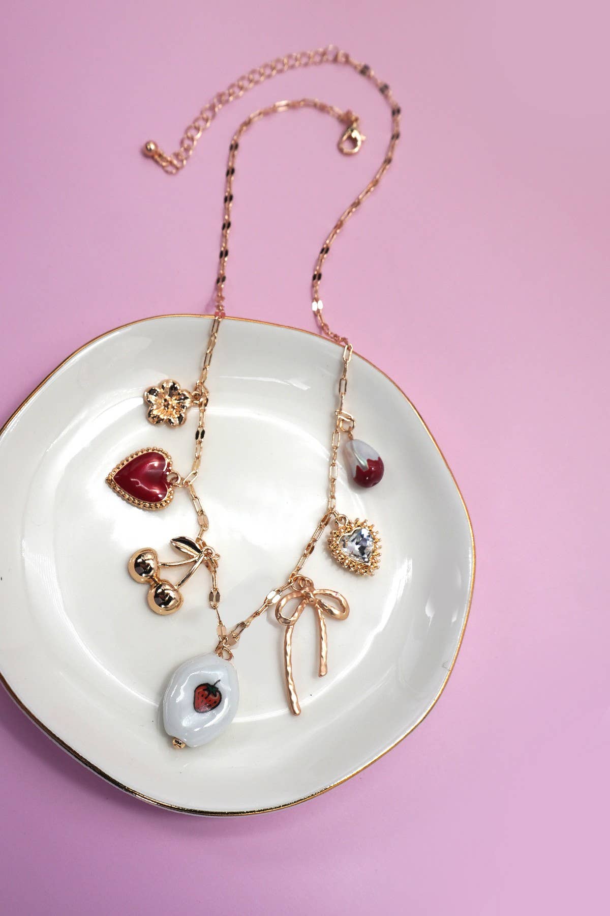 CHARM NECKLACE-PORCELAIN STRAWBERRY CHERRY BOW | 80N92144: GOLD