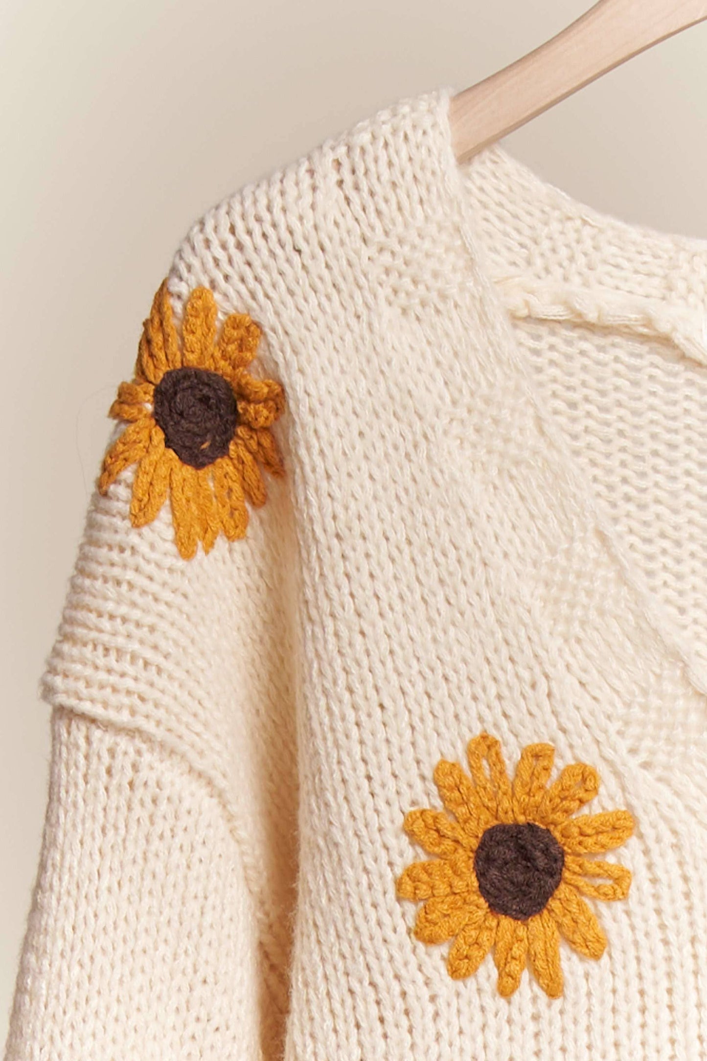 Sunflower Embroidered V Neck Cardigan: Cream / S