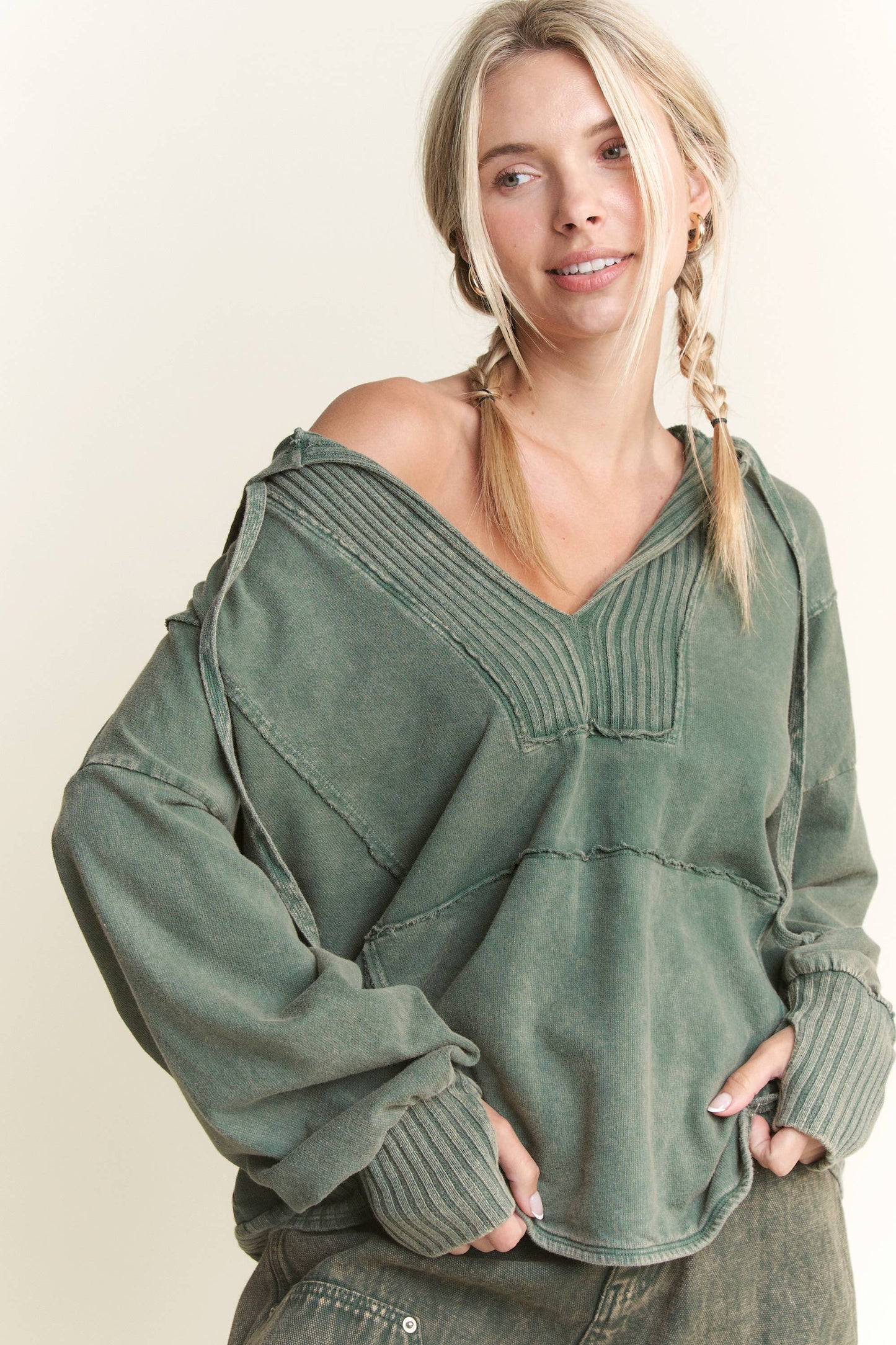 MineralWash Vneck Hoodie Sweatshirt with Thumbholes HT5958: Olive / S-M-L / 2-2-2