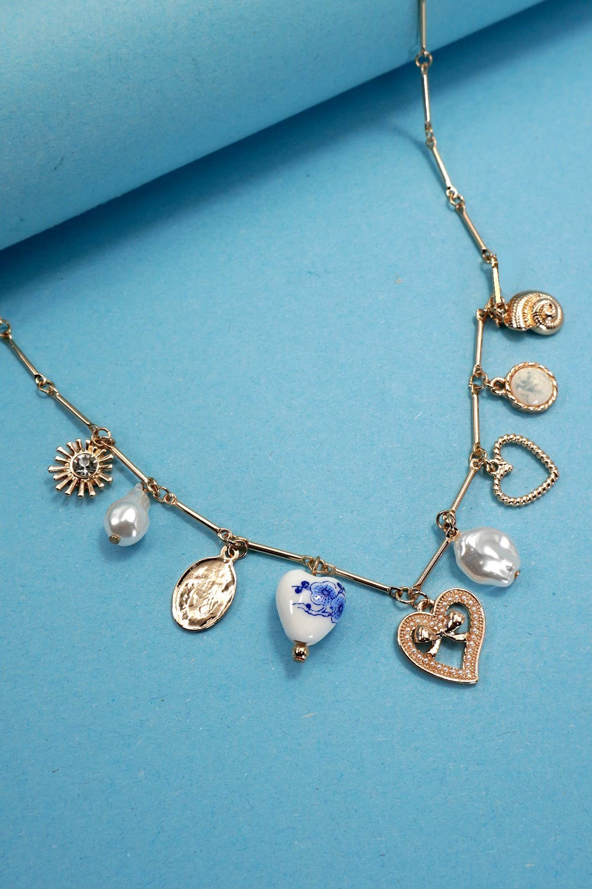 J31. CHARM NECKLACE CERAMIC PORCELAIN HEART PEARL