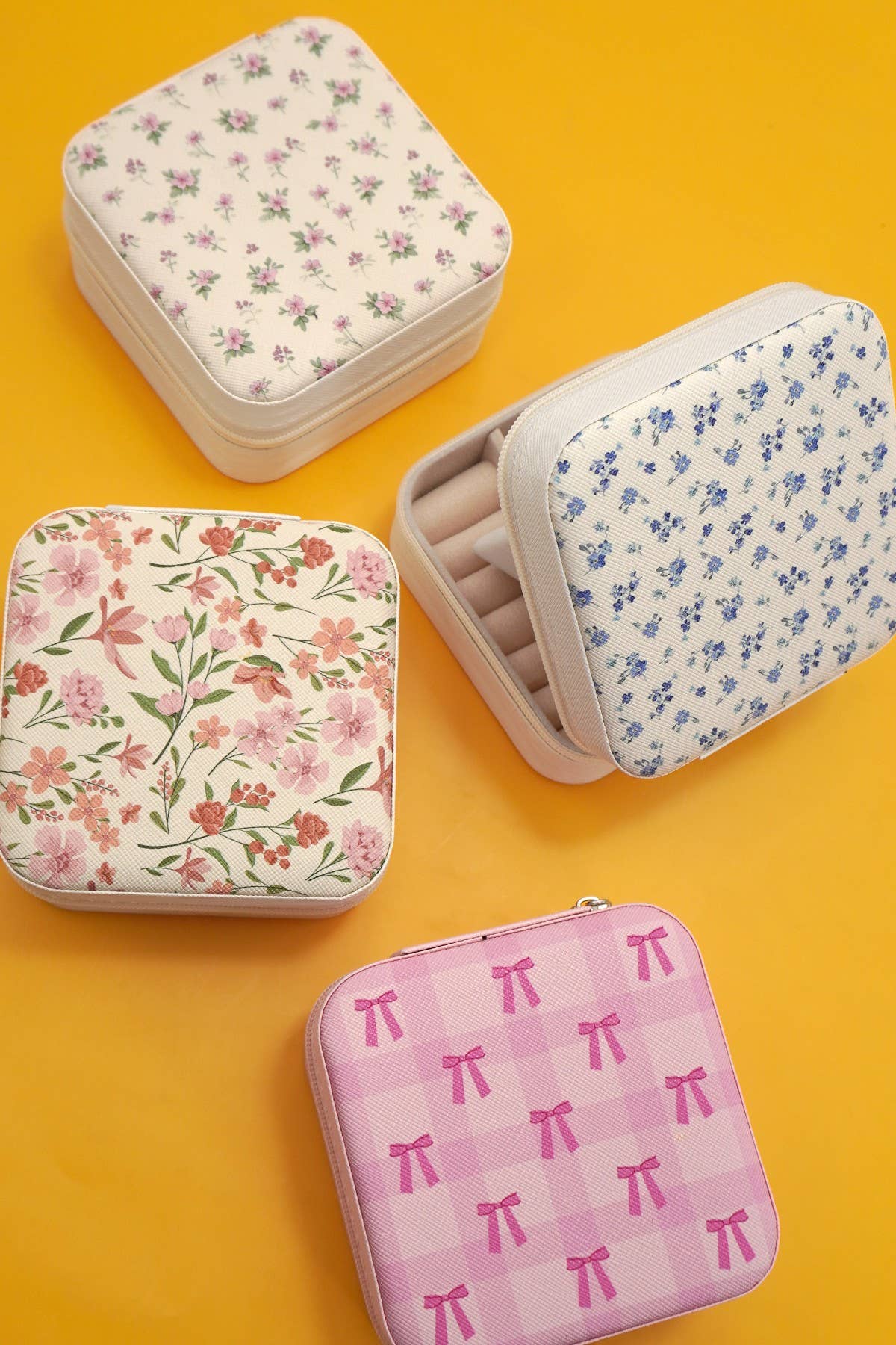 DESIGNED JEWELRY ORGANIZER TRAVEL BOX CASE | 40P566: FLOWER C OFF WHITE