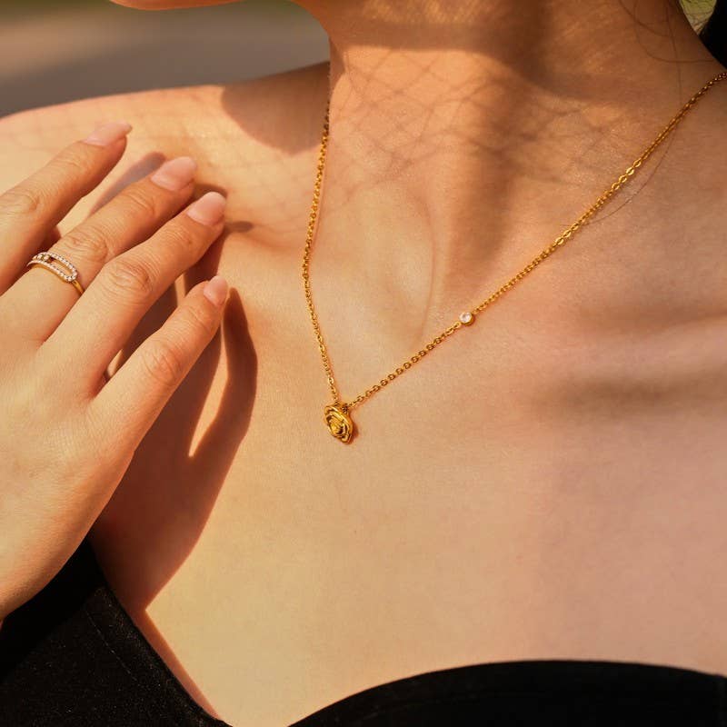 18K STAINLESS STEEL TARNISH FREE FLOWER NECKLACE | 40NK9545: GOLD