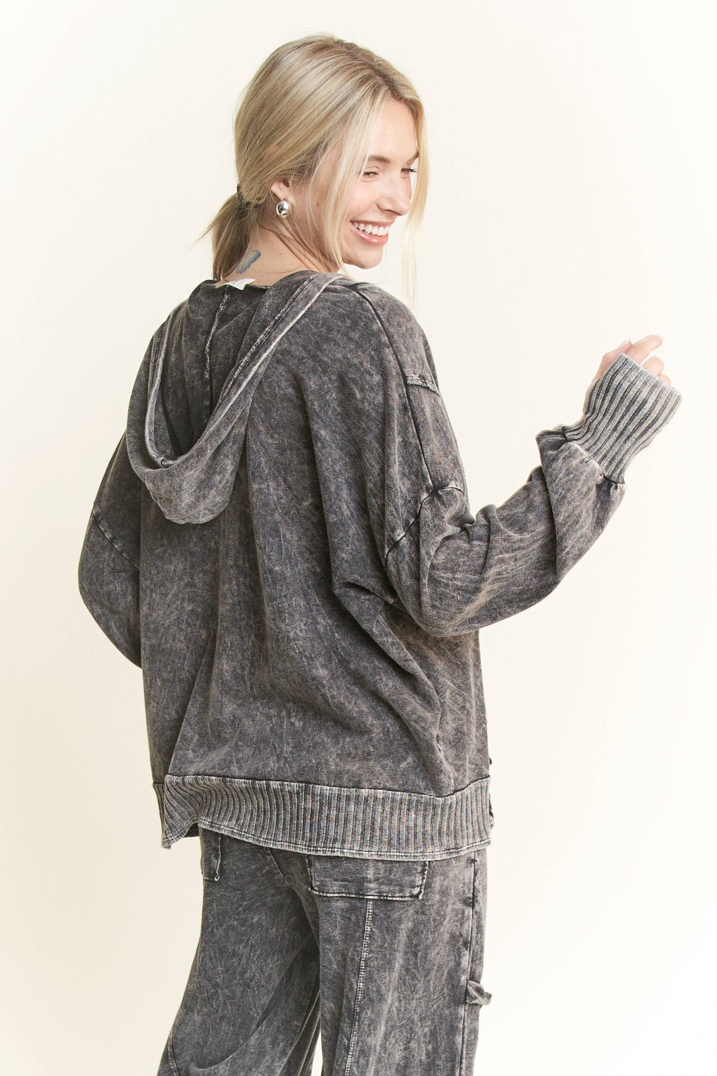 MineralWash Vneck Hoodie Sweatshirt with Thumbholes HT5958: Olive / S-M-L / 2-2-2