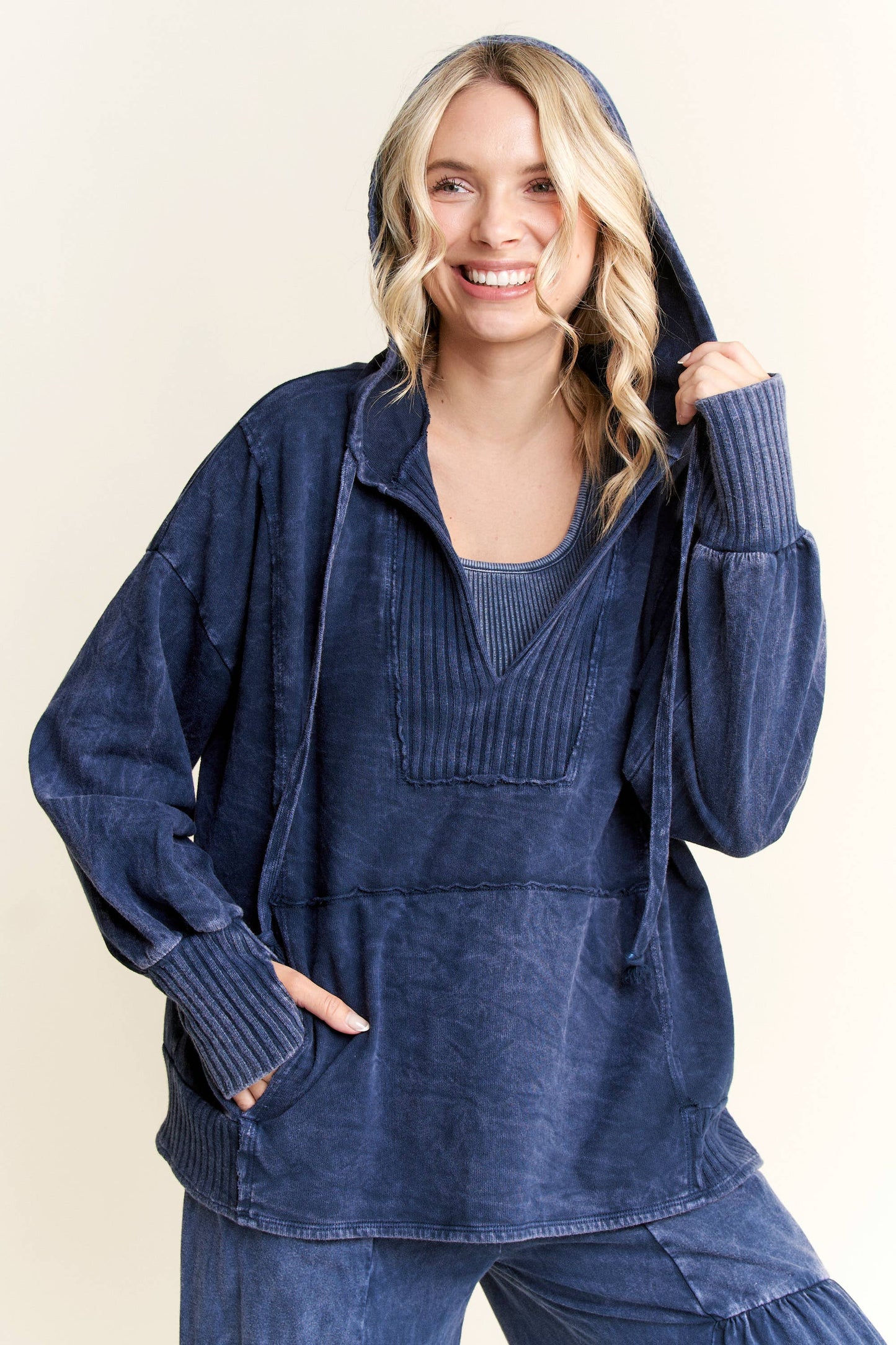MineralWash Vneck Hoodie Sweatshirt with Thumbholes HT5958: Olive / S-M-L / 2-2-2