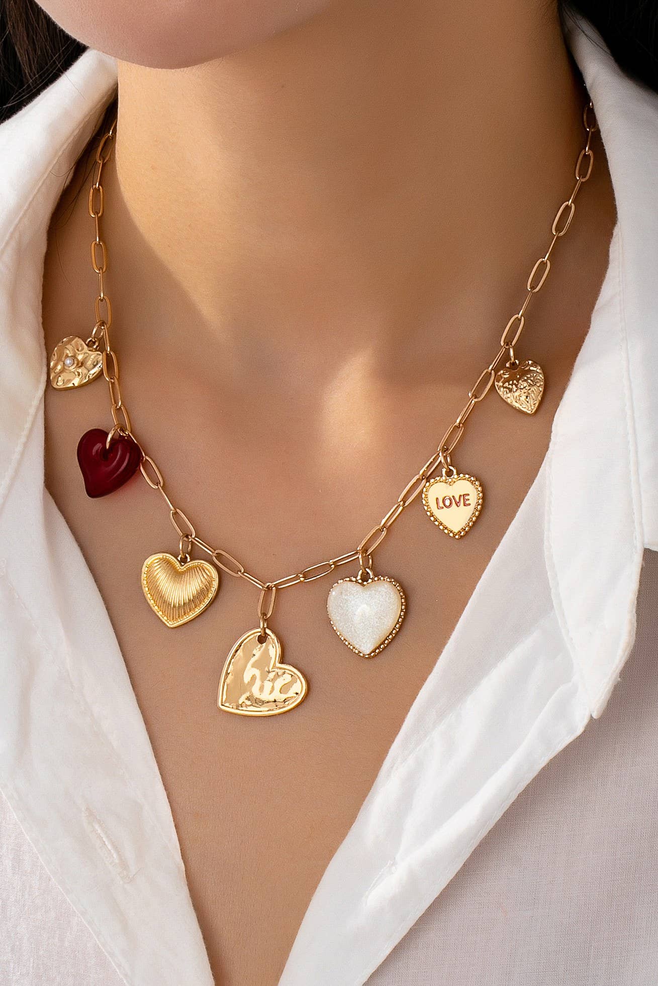 J41. CHARM NECKLACE HEARTS LOVE CHARMS